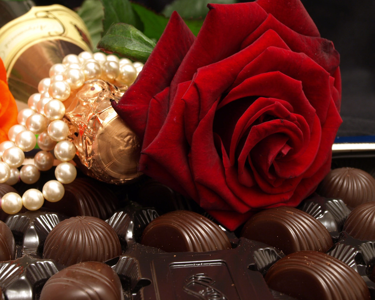 Download mobile wallpaper Flowers, Food, Holidays, Candies, Roses for free.