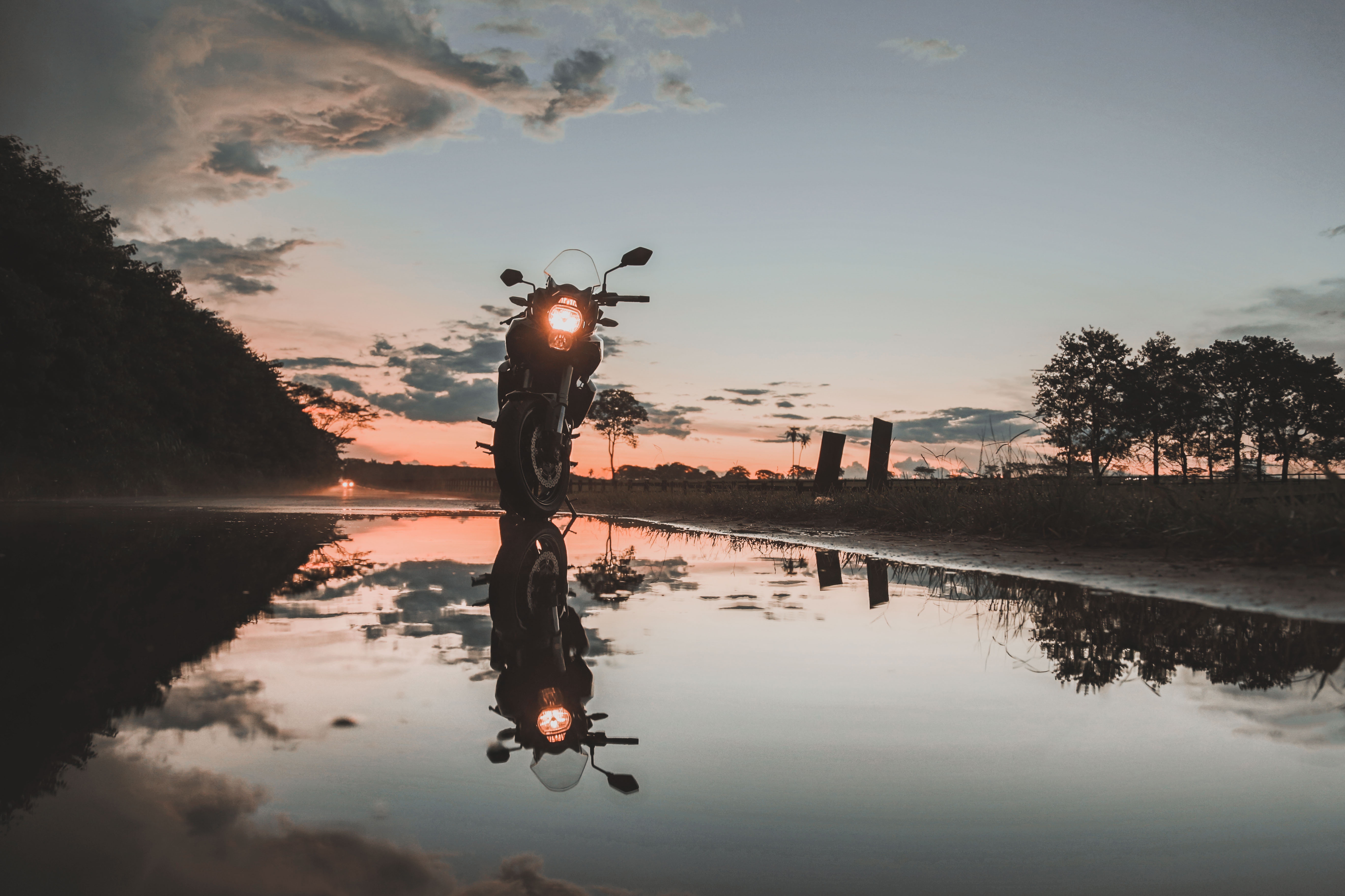 Laden Sie das Reflexion, Wasser, Sky, Sunset, Motorräder, Motorrad-Bild kostenlos auf Ihren PC-Desktop herunter