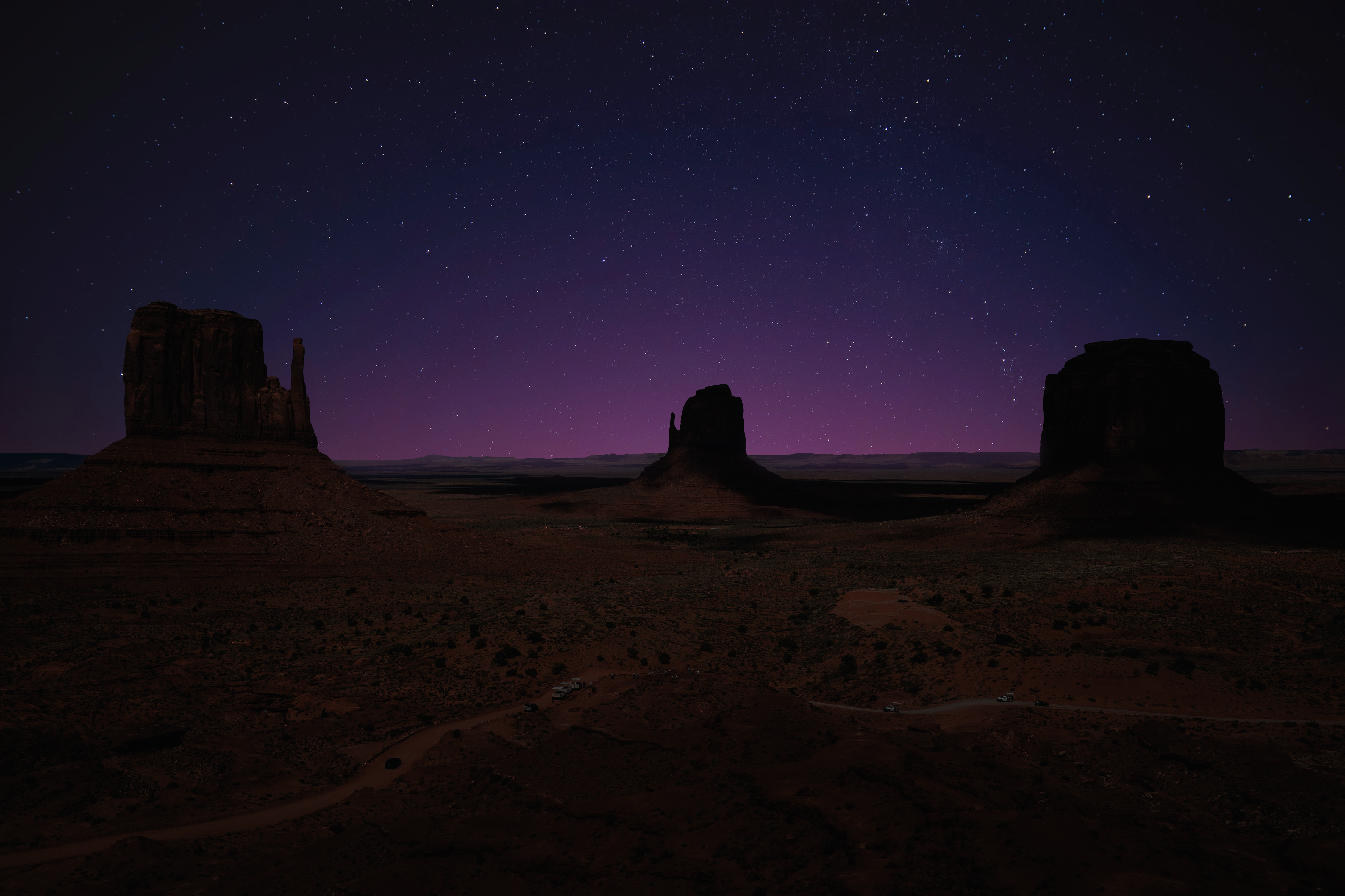 Долина монументов Аризона ночью