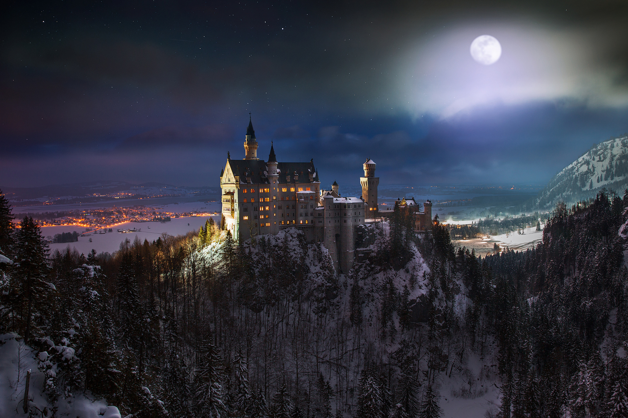 Замок Нойшванштайн Германия ночью