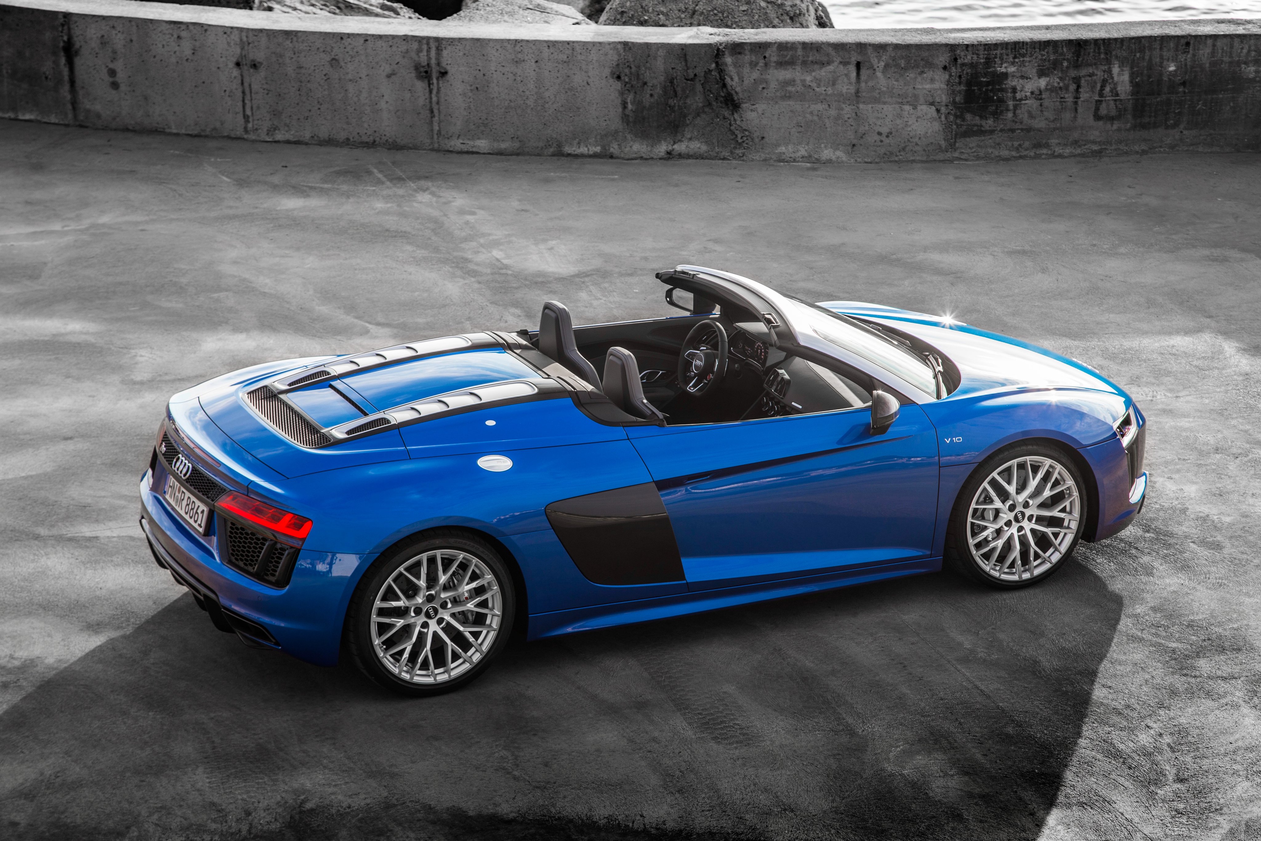 Audi r8 Spyder РіРѕР»СѓР±РѕР№