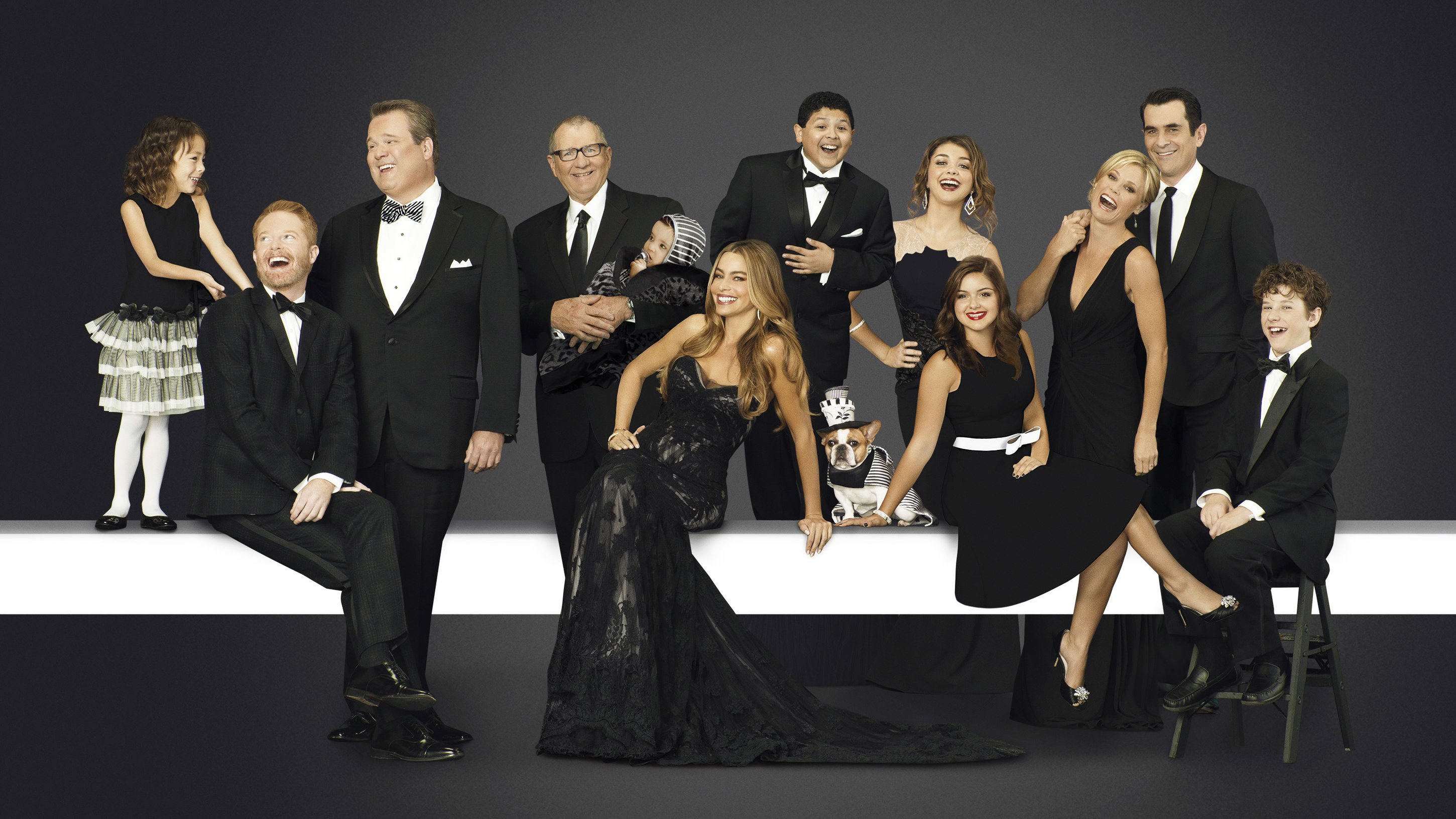 Mobile wallpaper Tv Show Modern Family 802889 download the