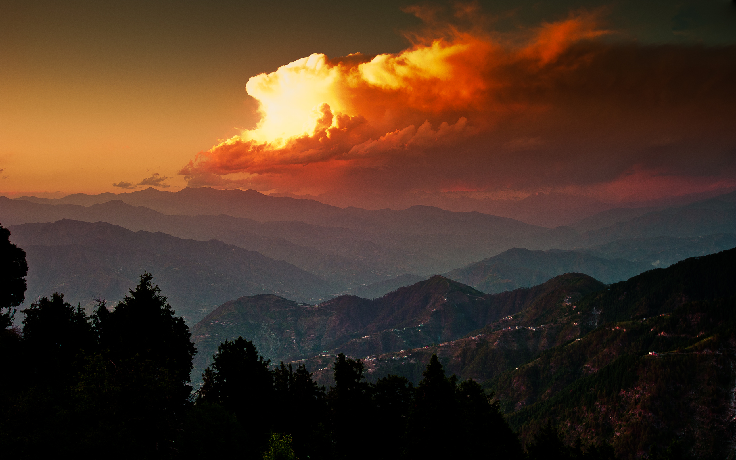 Evening in the mountains. Рассвет в горах. Закат в горах. Красивый закат в горах. Вечер в горах.