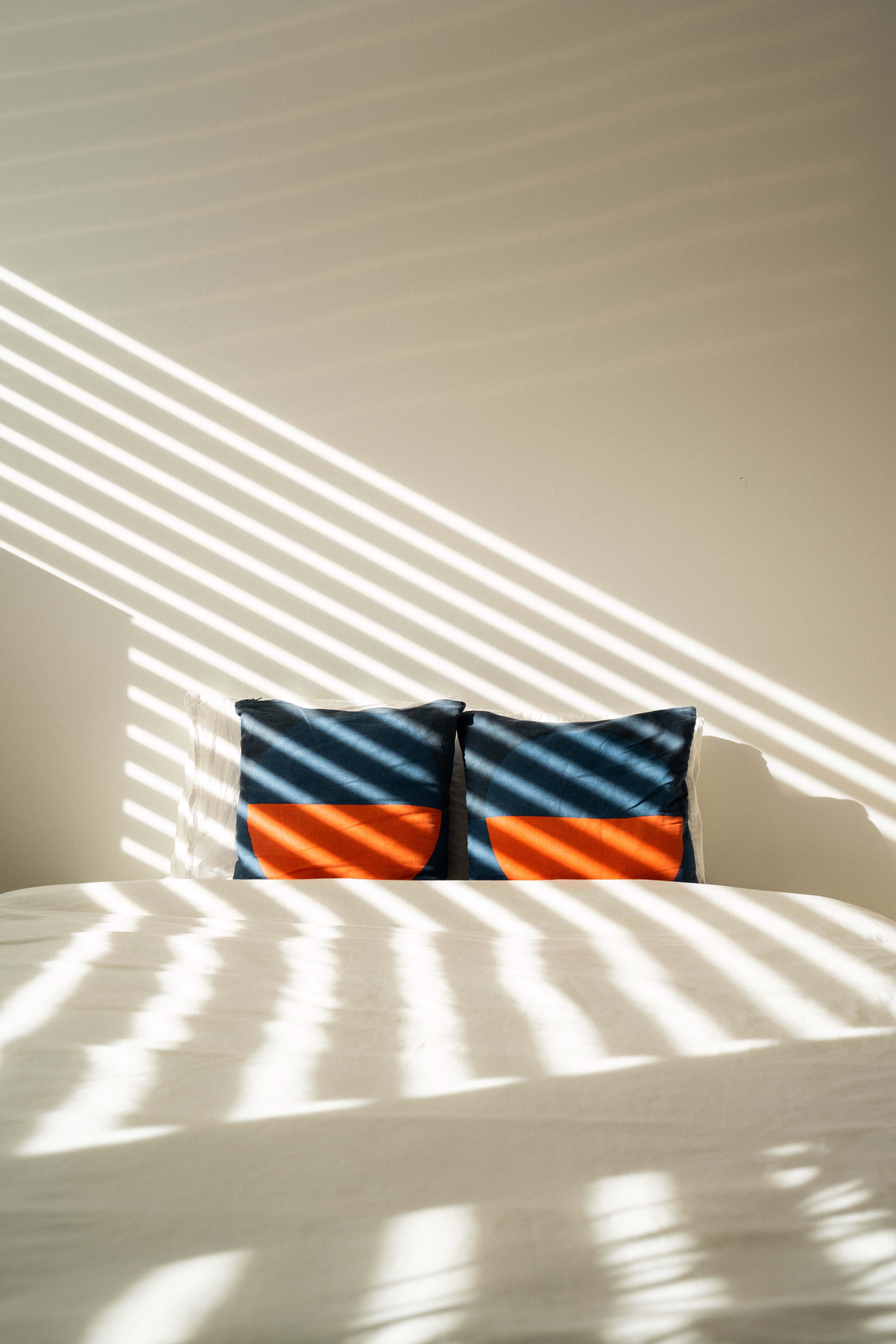 Download mobile wallpaper Cushions, Pillows, Miscellaneous, Bed, Miscellanea, Shadows for free.
