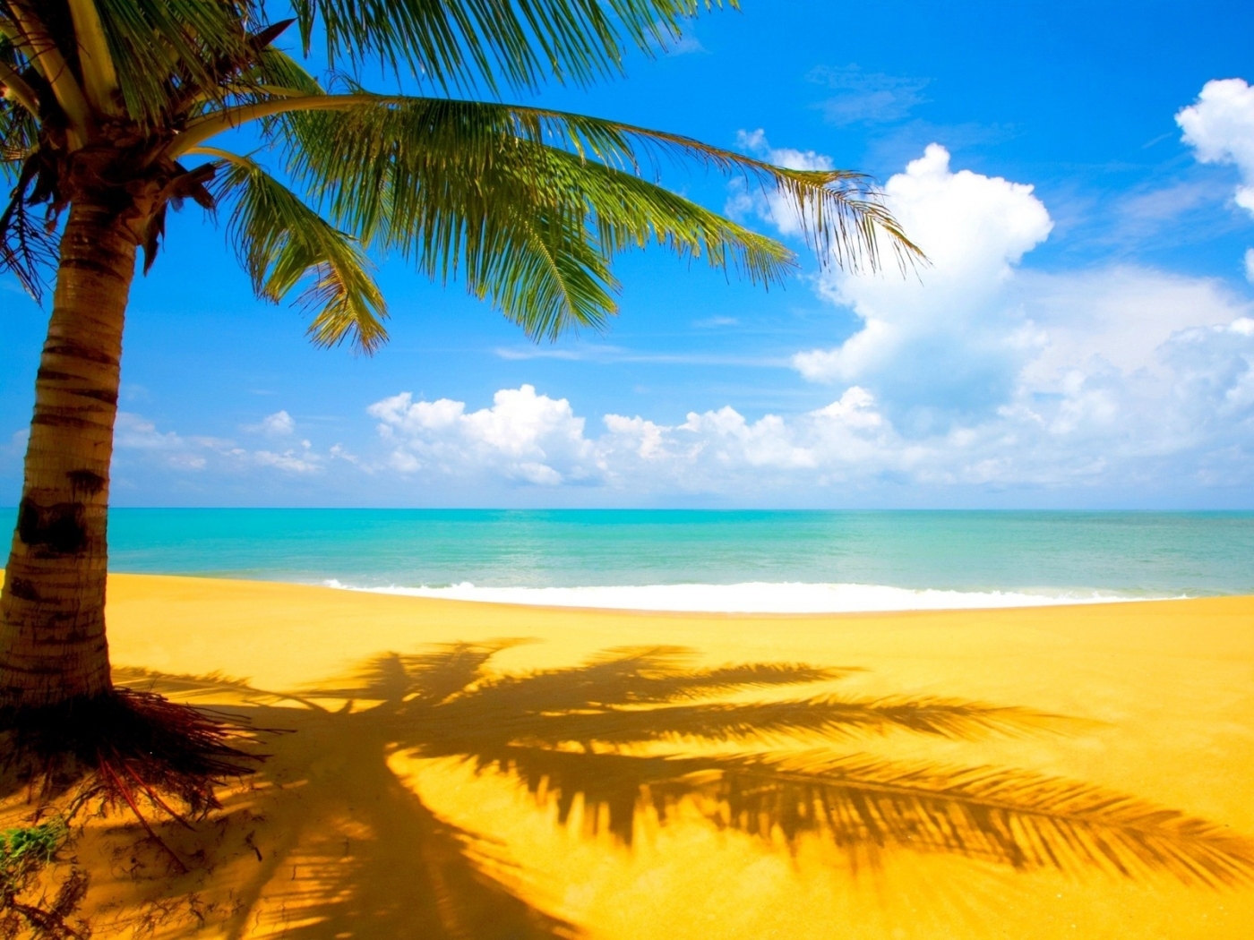 Скачать картинку Облака, Песок, Пейзаж, Пляж, Пальмы, Море в телефон бесплатно.