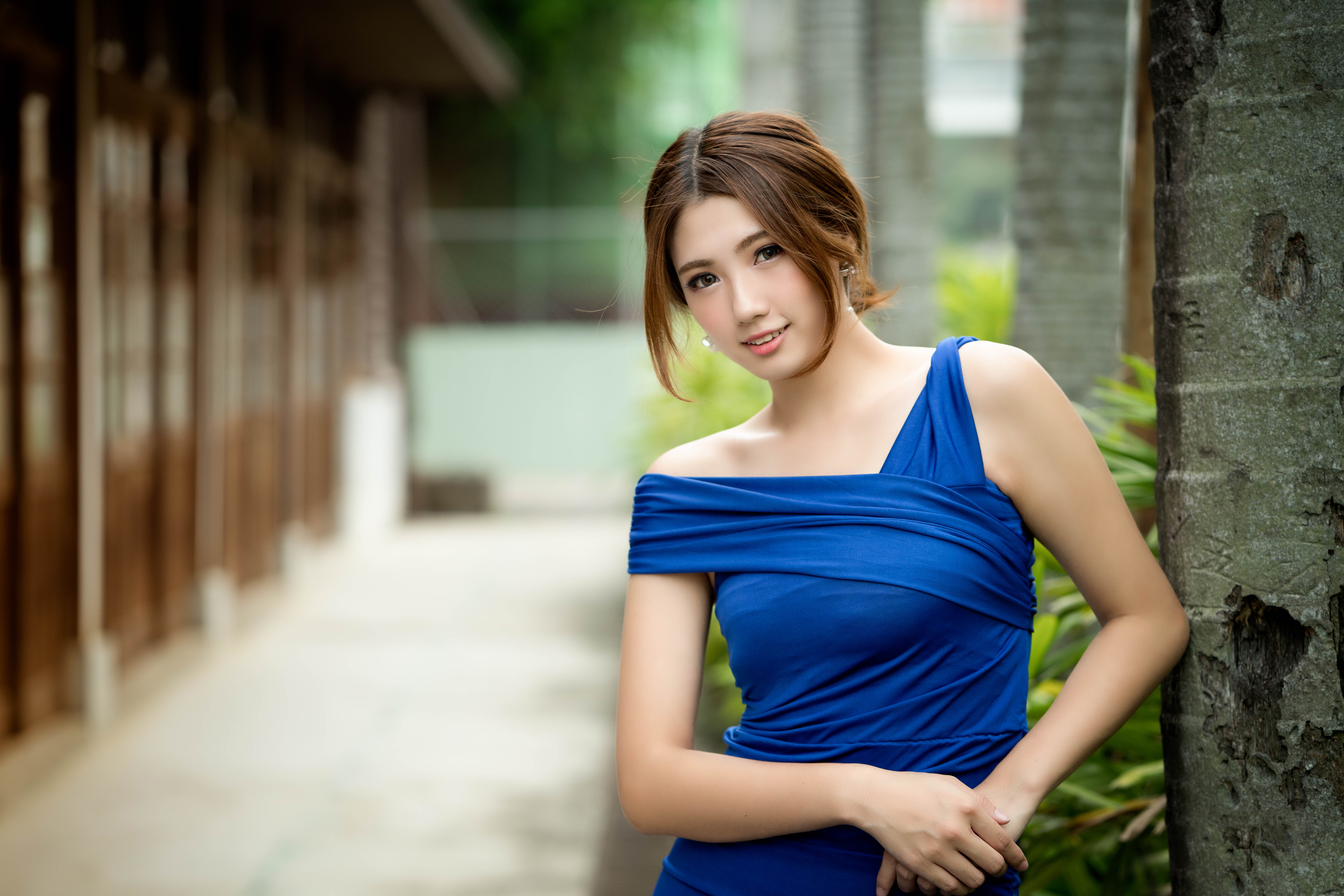 model, depth of field, women, asian, blue dress, brunette, smile HD wallpaper