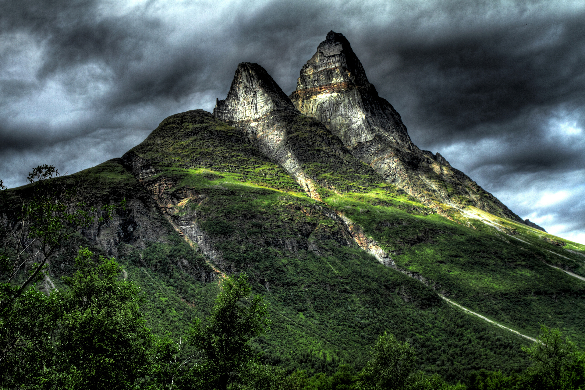 Small mountain. Горы Грин-Маунтинс. Грин Маунтинс хребет. Green Hills зеленые холмы Ирландии. Зеленые горы.