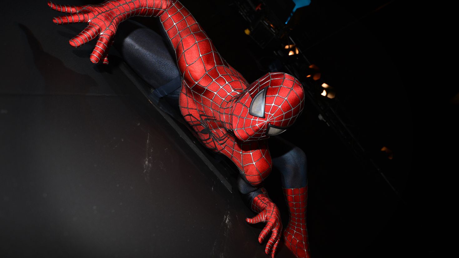 Скачайте настоящего человека паука. Тоби Магуайр человек паук 2002. Костюм Тоби Магуайр-человек паук. Человек паук 4 Тоби Магуайр. Человек паук Сэма Рэйми.