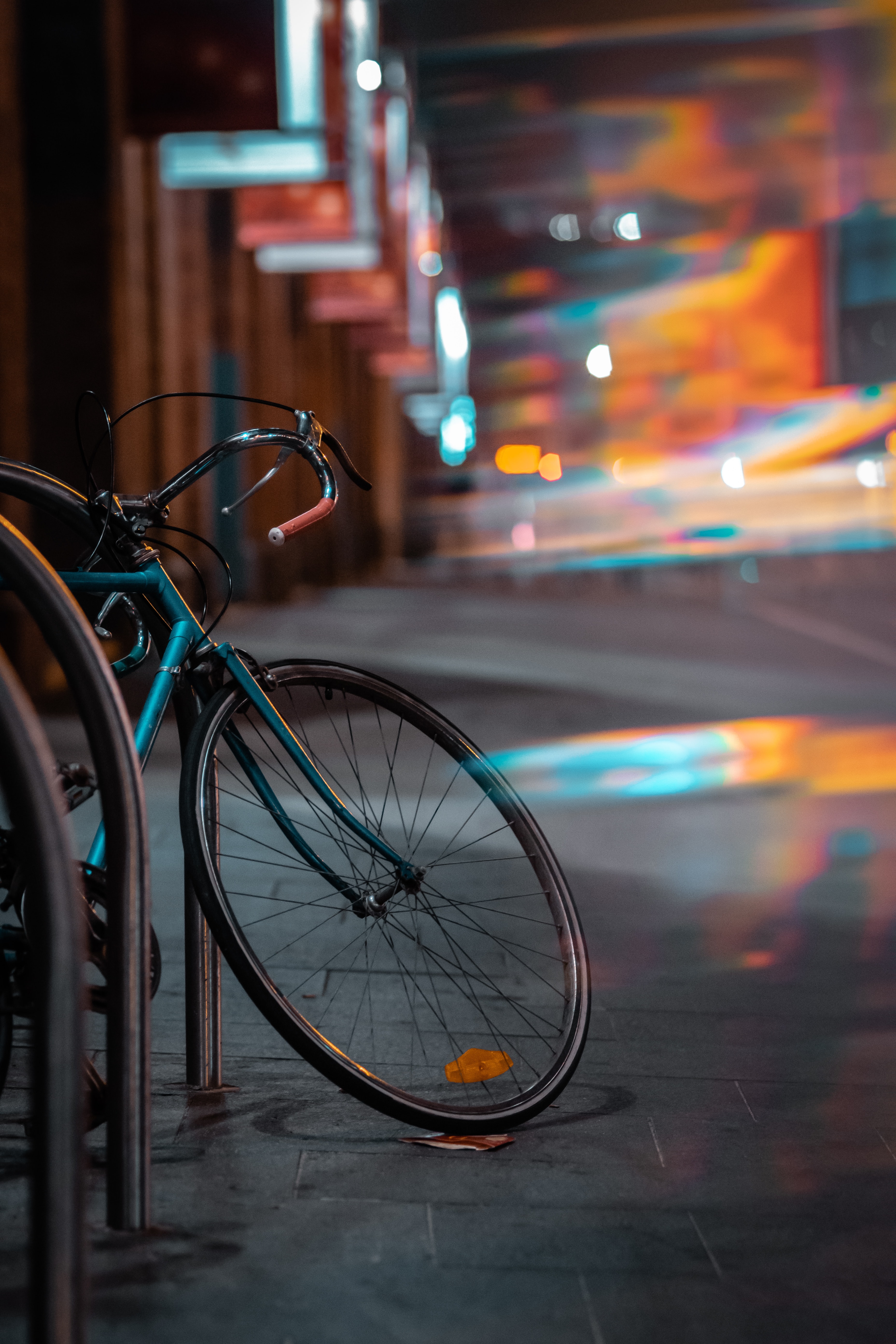 Download mobile wallpaper Bicycle, Miscellaneous, Blur, Miscellanea, Evening, Smooth, Glare, Wheels, Transport for free.