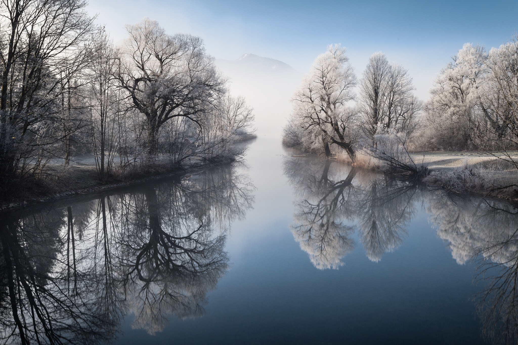 Река Лойзах Германия зима