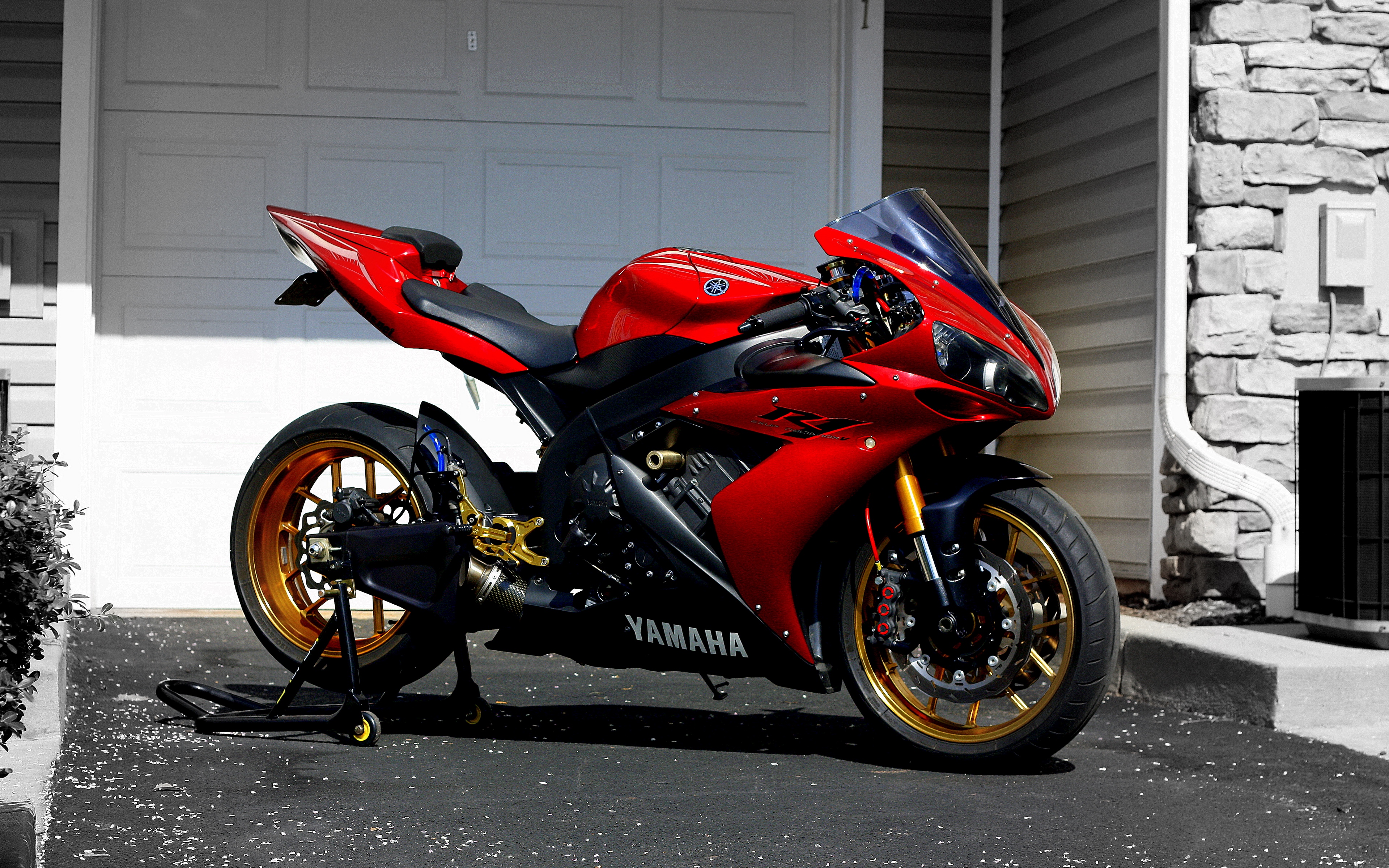 Мотоцикл Yamaha r1
