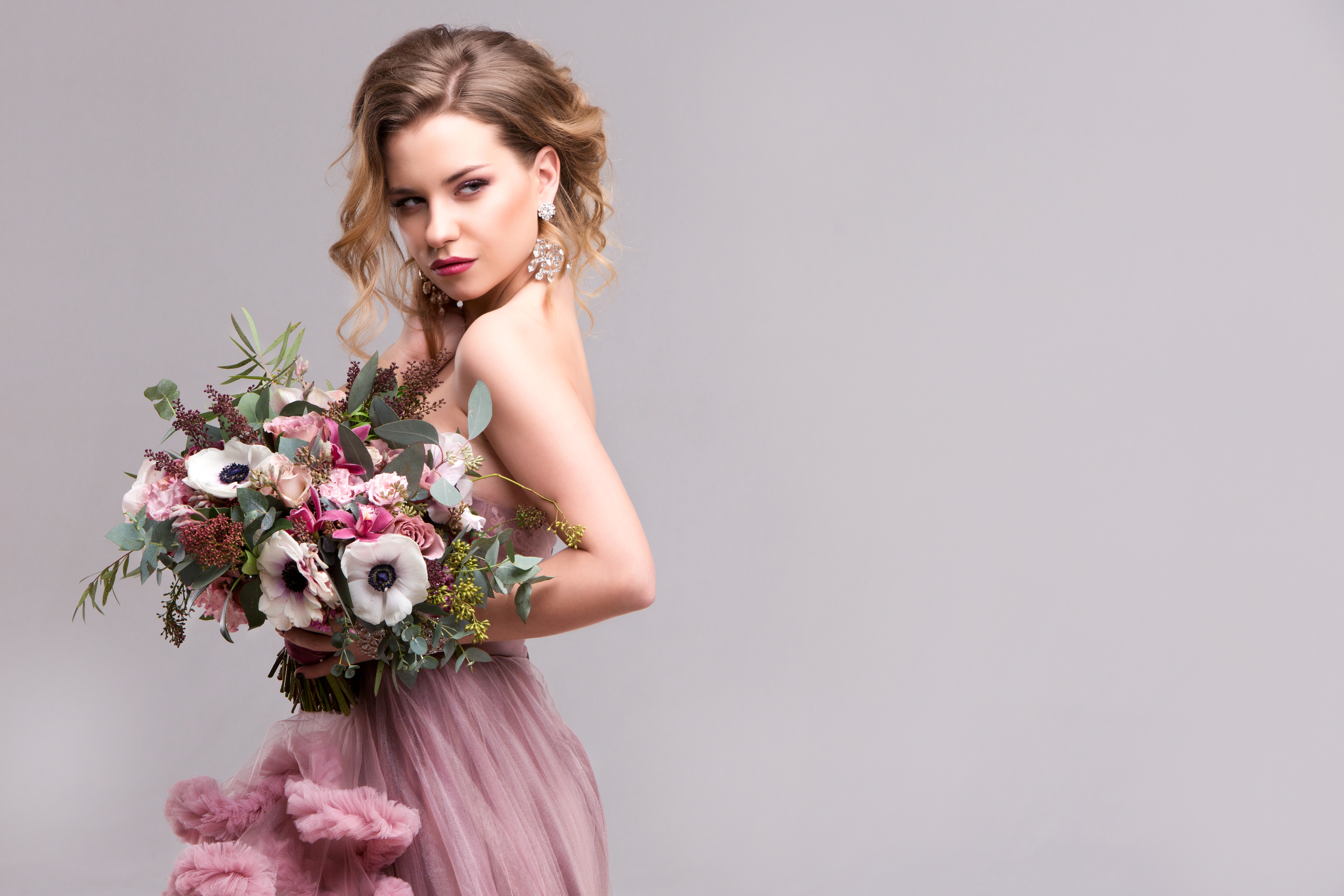 women, model, bouquet, brunette, earrings, flower, pink dress