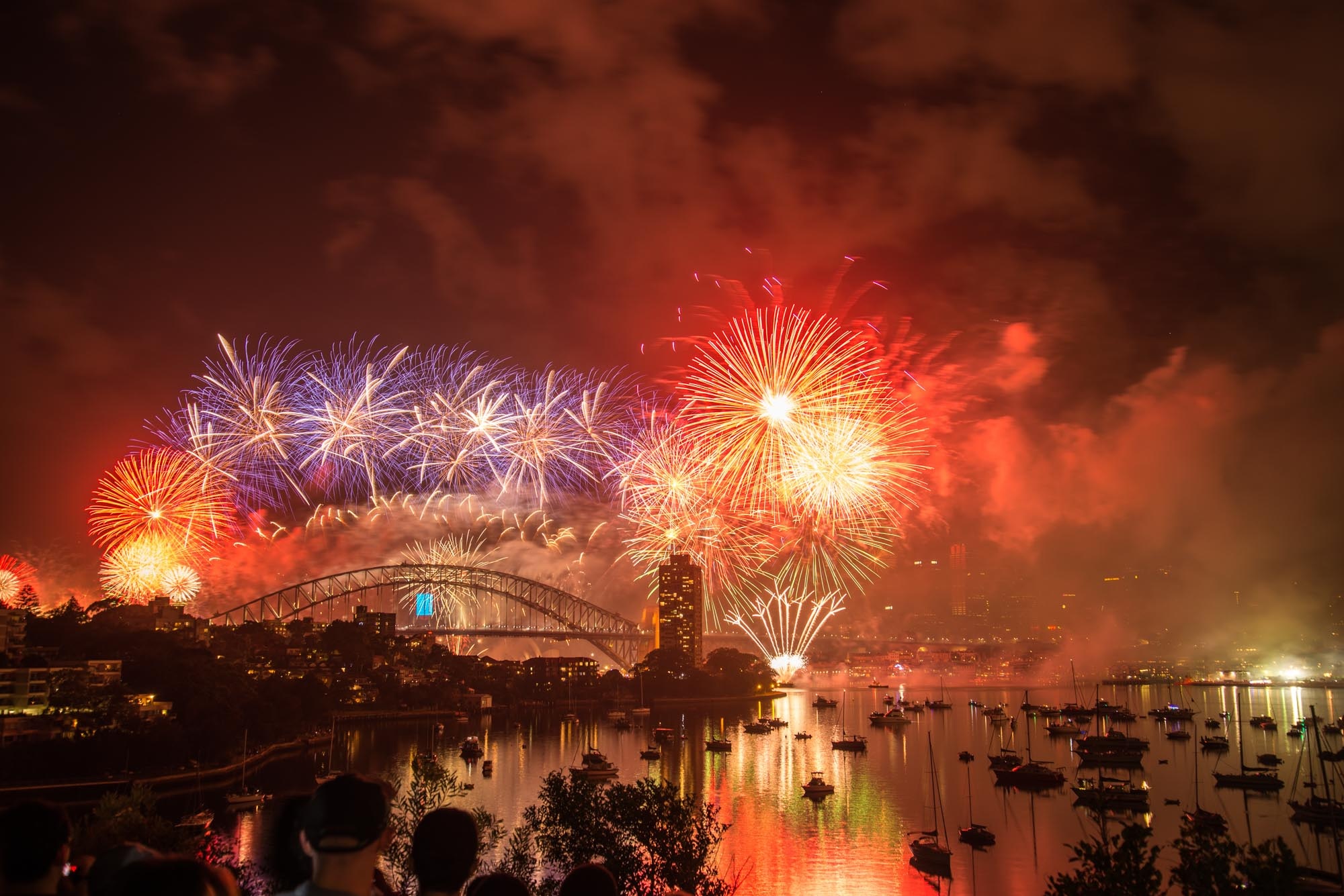734260壁紙のダウンロード写真撮影, 花火, ボート, お祝い, 色, 港, シドニー ハーバー ブリッジ, シドニー-スクリーンセーバーと写真を無料で