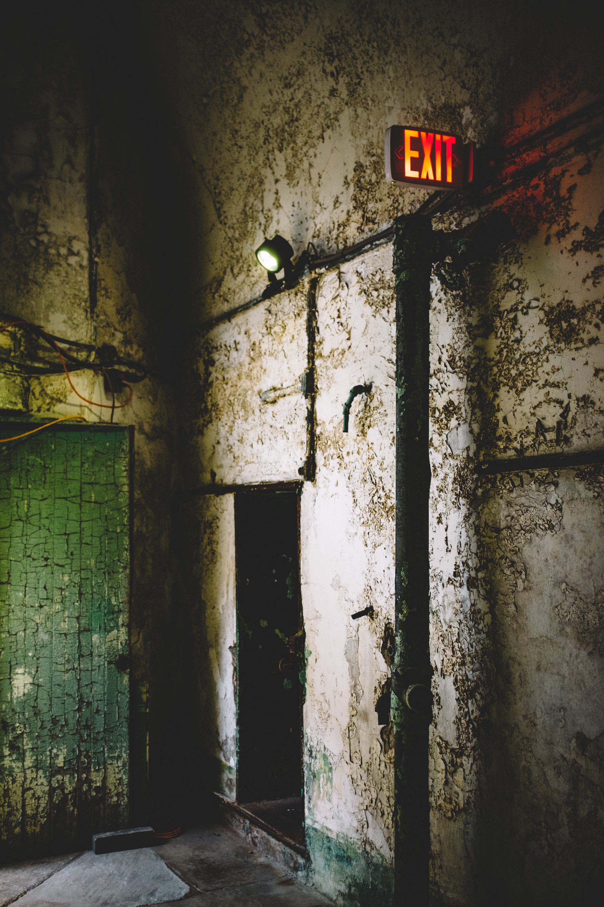 old, miscellanea, building, miscellaneous, gloomy, ruins, output, exit 5K