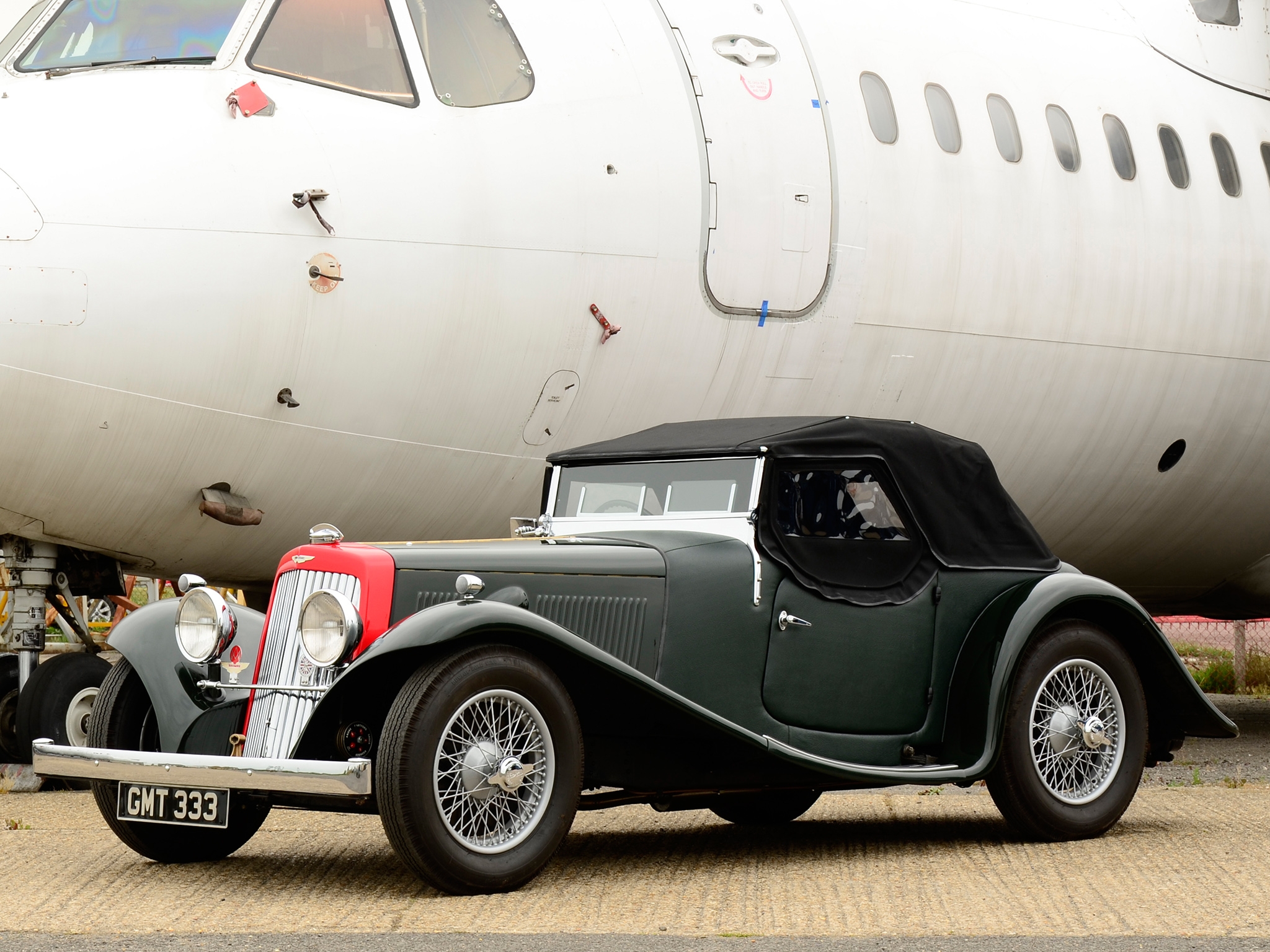 99670 скачать обои машины, вид сбоку, 1937, астон мартин (aston martin), тачки (cars), черный, зеленый, самолет, стиль - заставки и картинки бесплатно