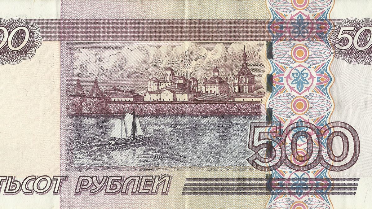 На купюре 50 рублей изображен город. Купюра 500 рублей 2004 года. 500 Рублей с корабликом. Купюра 10 рублей с корабликом. 50 Рублей с корабликом.