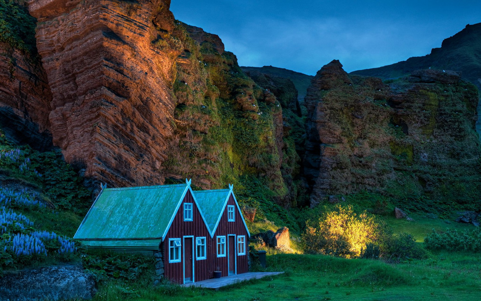 Одинокий дом в Исландии