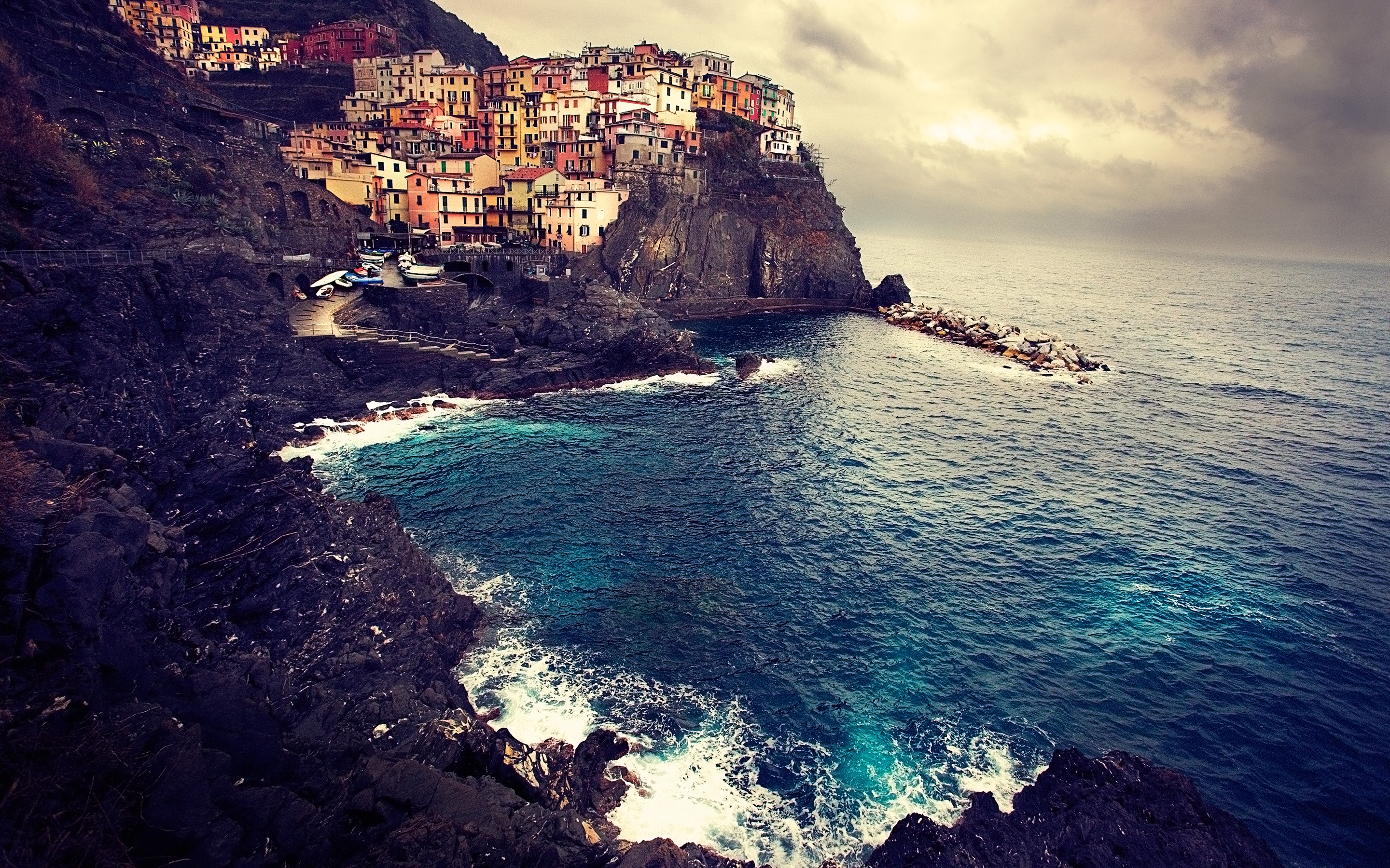 PCデスクトップに岩, 海岸, 都市, 家, マナローラ, 風景, 海, イタリア画像を無料でダウンロード