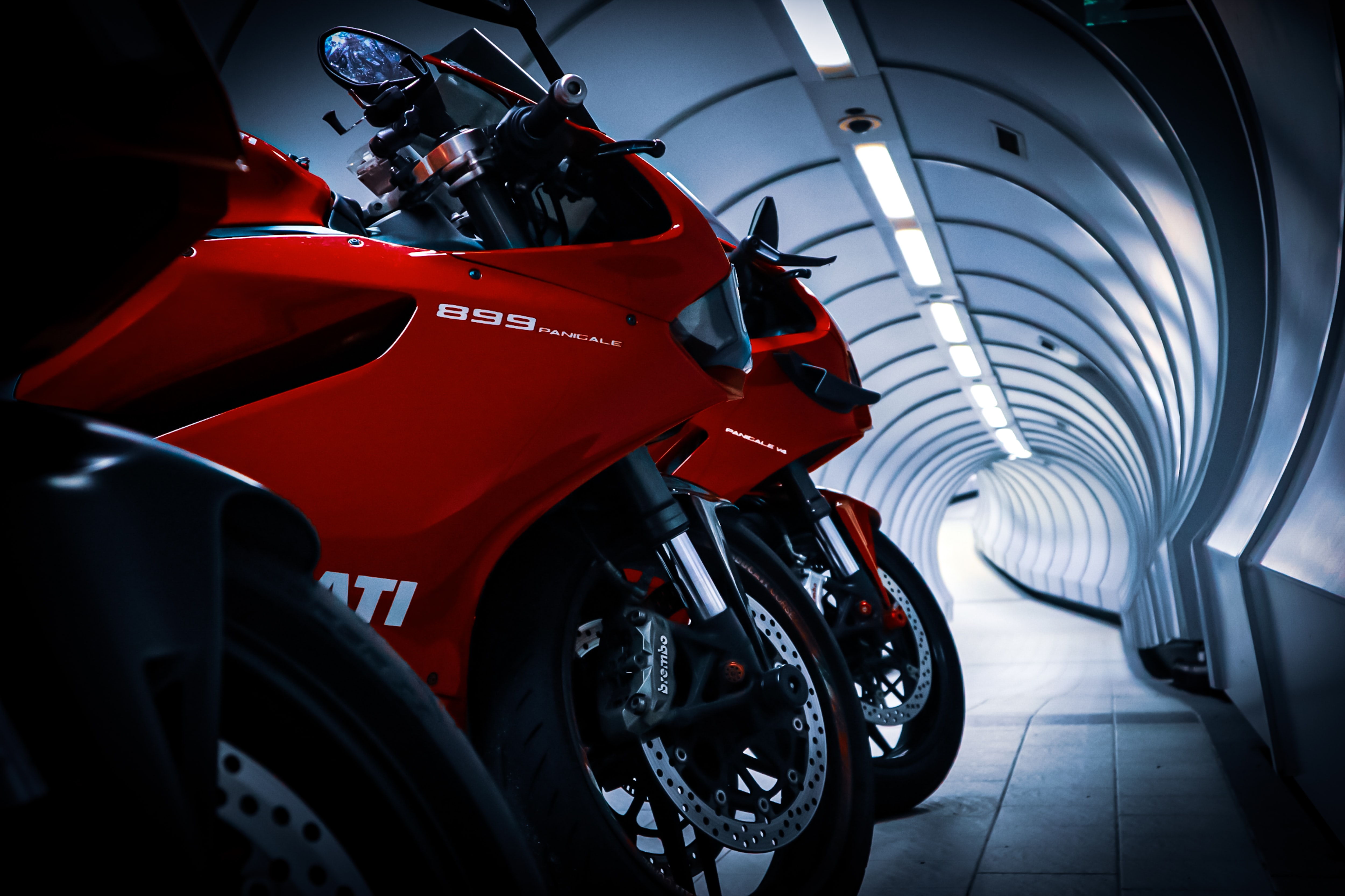 101953 скачать обои мотоциклы, красный, дукати (ducati), тоннель - заставки и картинки бесплатно