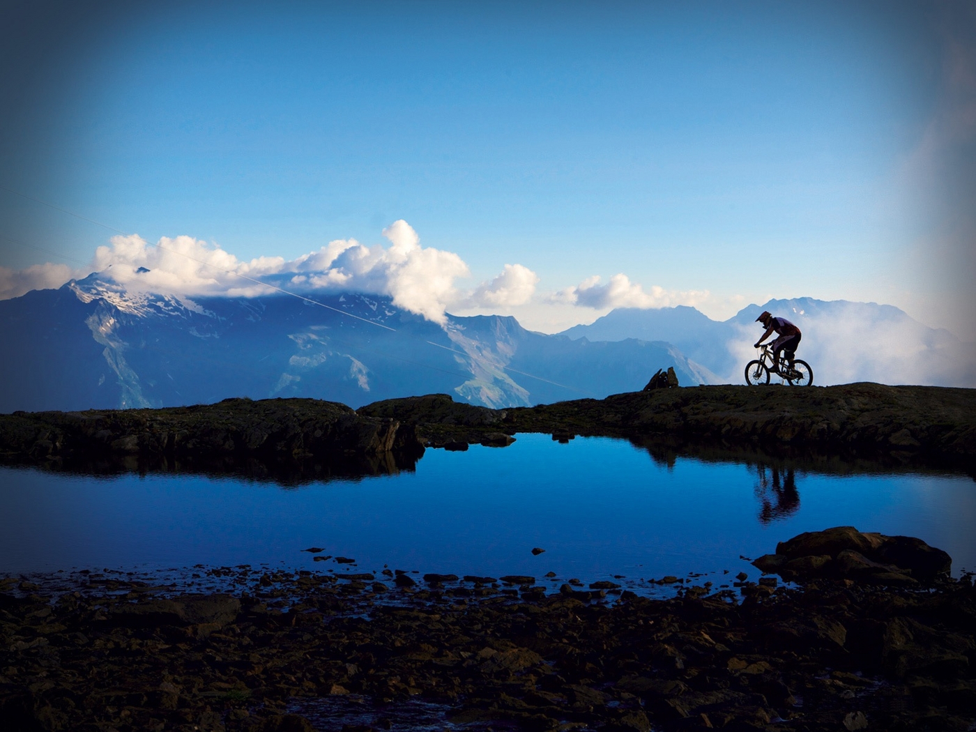 Handy-Wallpaper Sport, Mountains, Fahrräder, Landschaft kostenlos herunterladen.