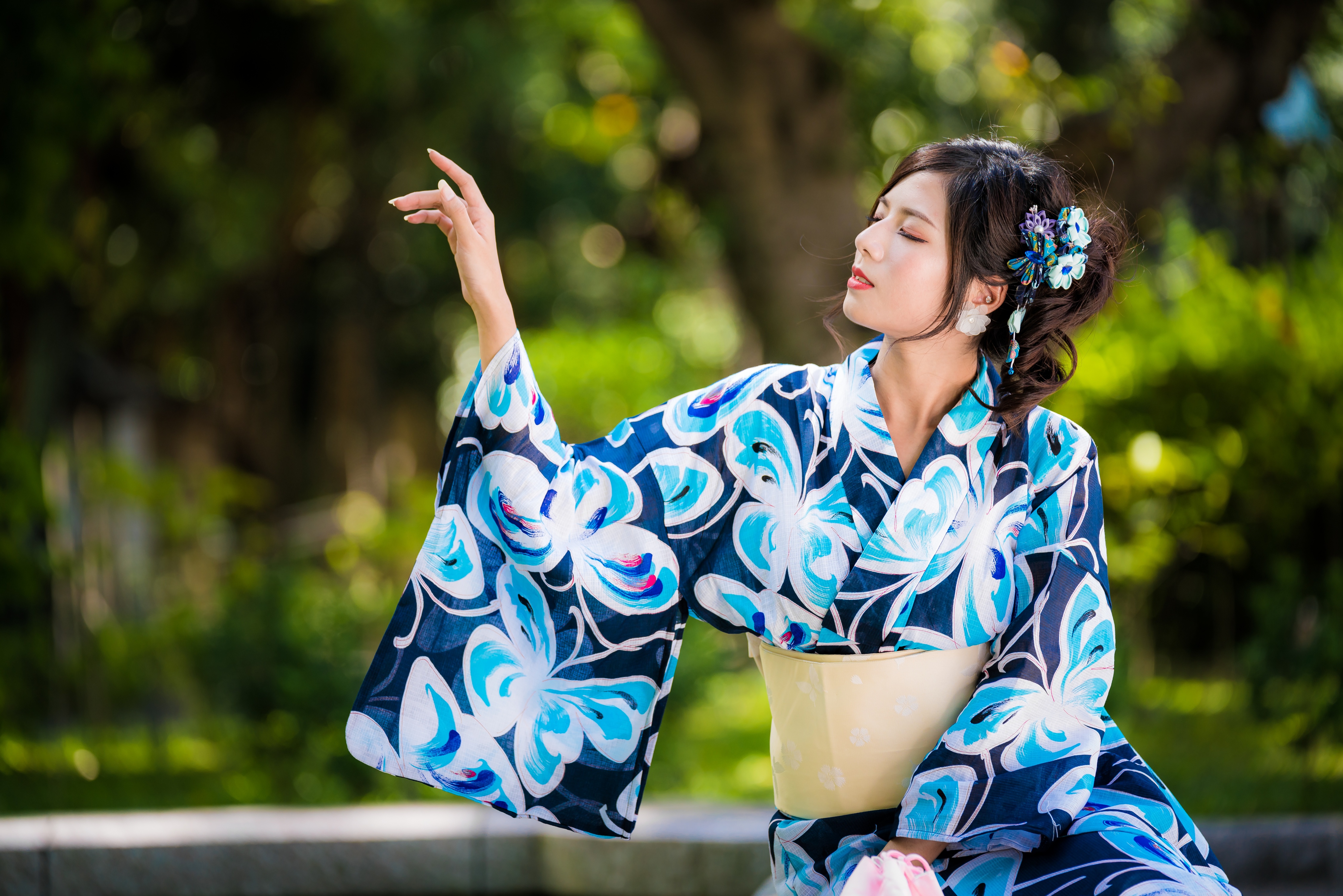 Позы в кимоно
