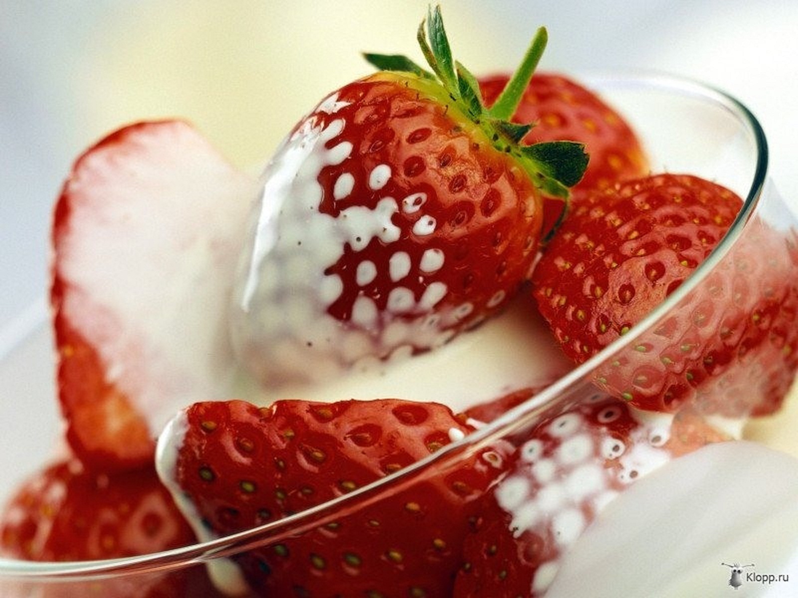 Download mobile wallpaper Food, Dessert, Strawberry for free.