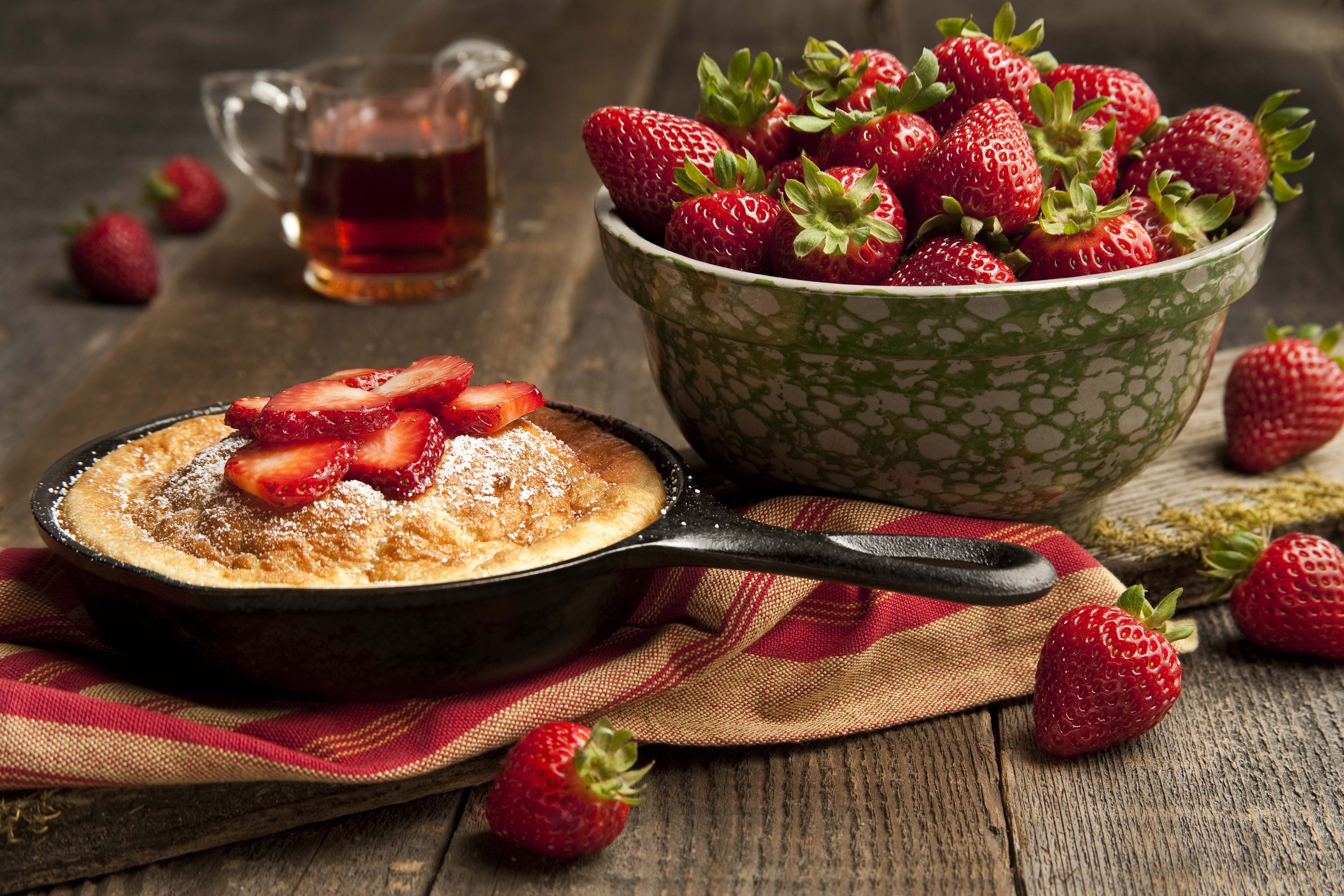 powder, plate, pie, food, strawberry, berry HD wallpaper