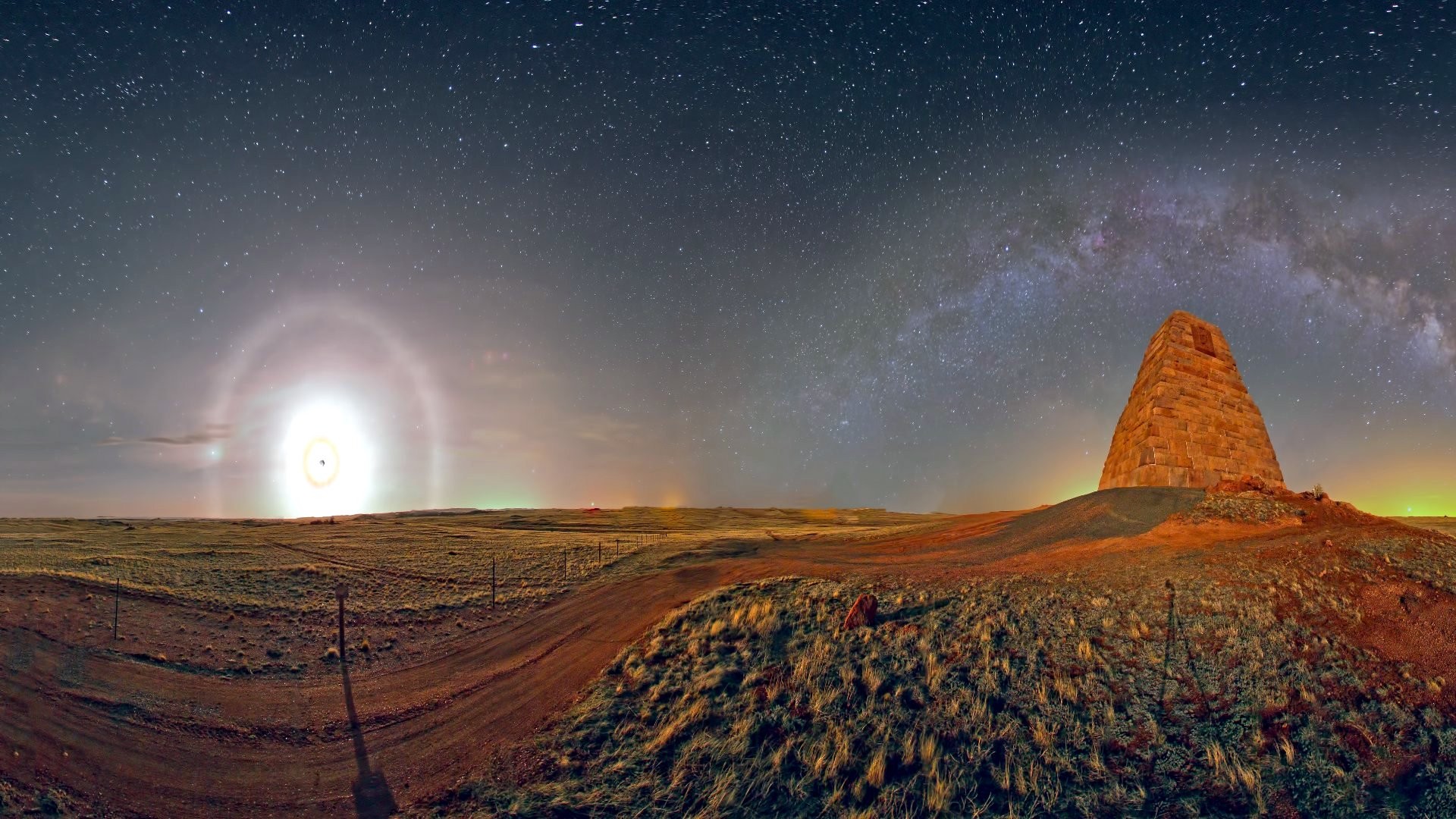 Необыкновенное зрелище. Пустыня ночью. Гало Млечного пути. Гало Млечного пути фото. Вайоминг.