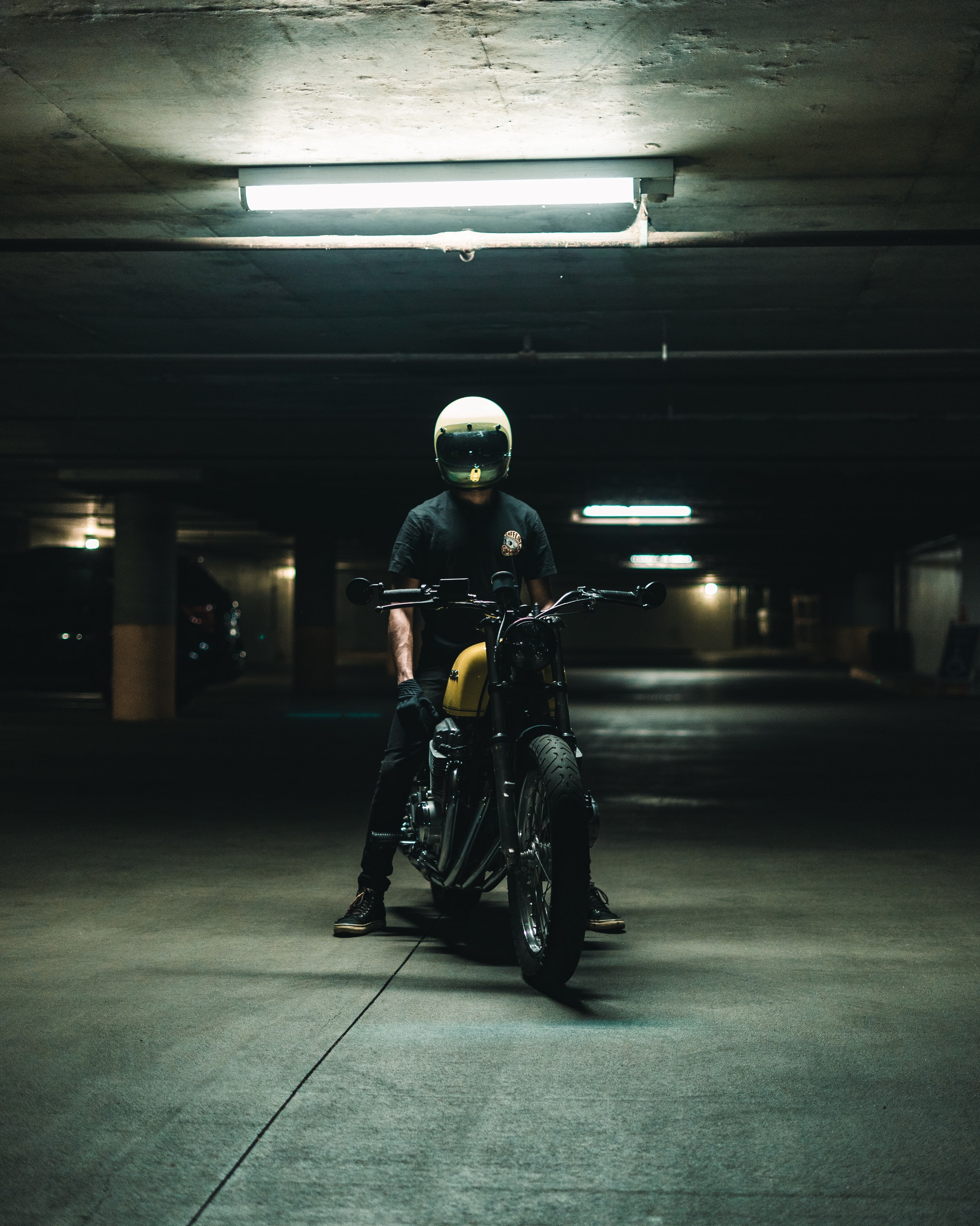 91423 télécharger l'image moto, motocycliste, casque, motocyclette, bicyclette, vélo, parking - fonds d'écran et économiseurs d'écran gratuits