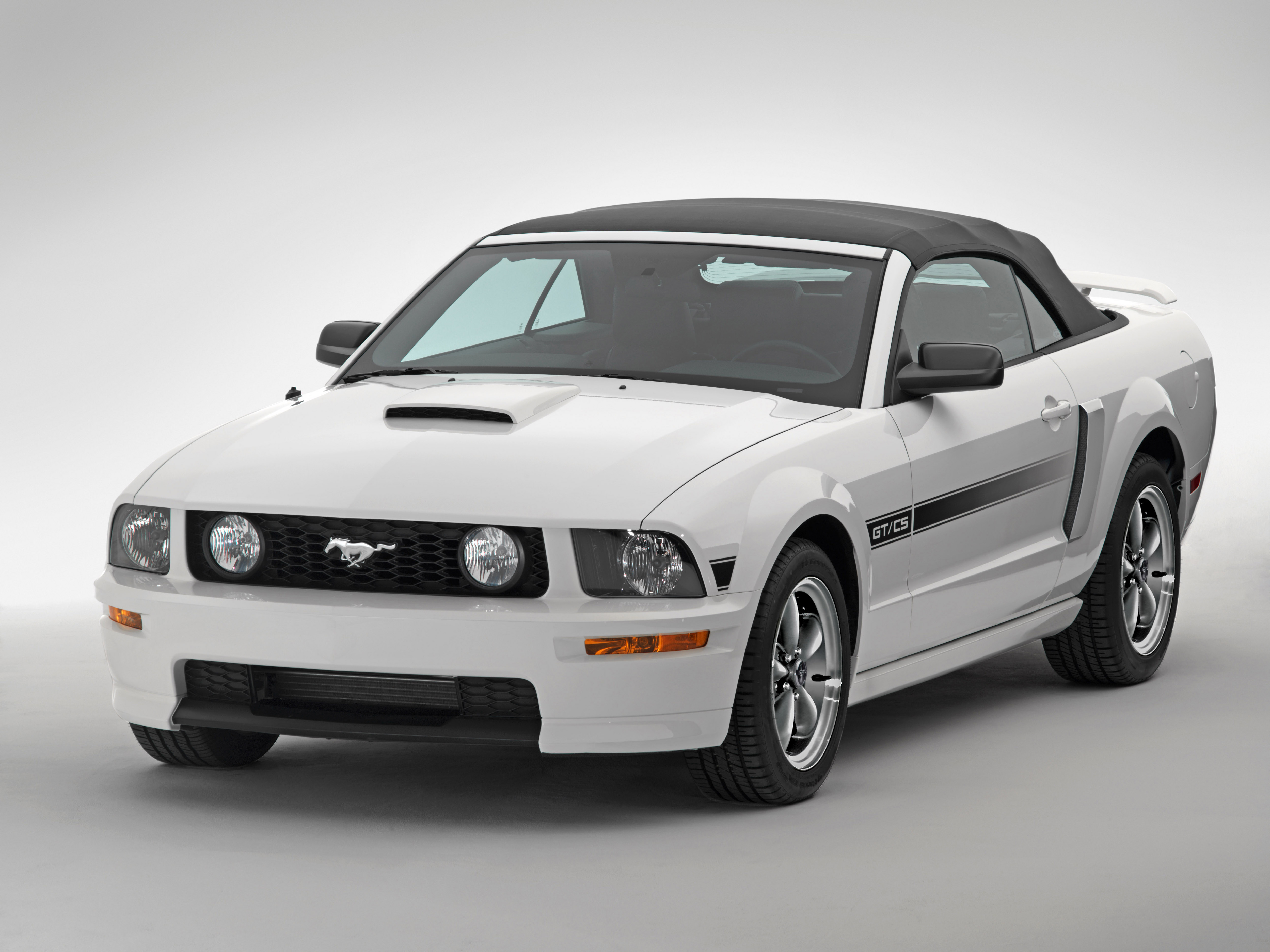 Elias mustang. Форд Мустанг. Форд Мустанг 79. Мустанг Форд 520. Ford Mustang gt 2005.