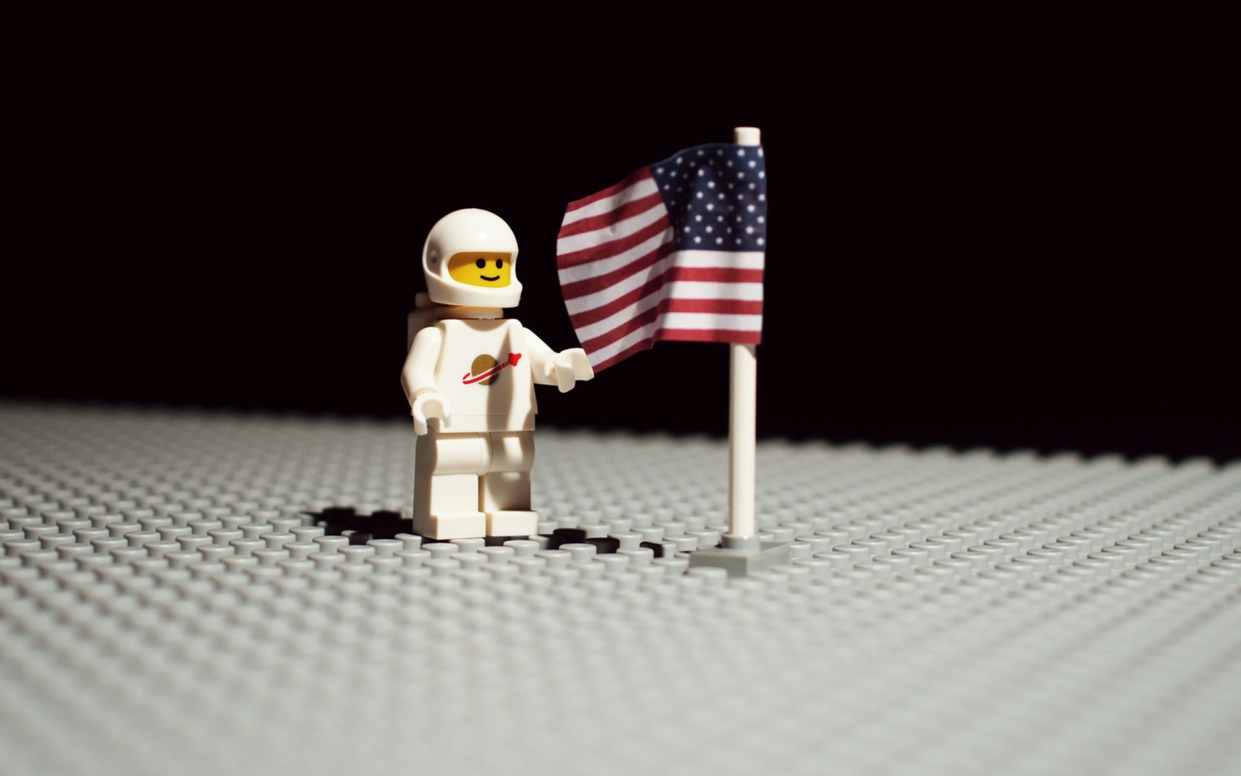 359877 Hintergrundbild herunterladen produkte, lego, astronaut, figur, flagge, spielzeug - Bildschirmschoner und Bilder kostenlos