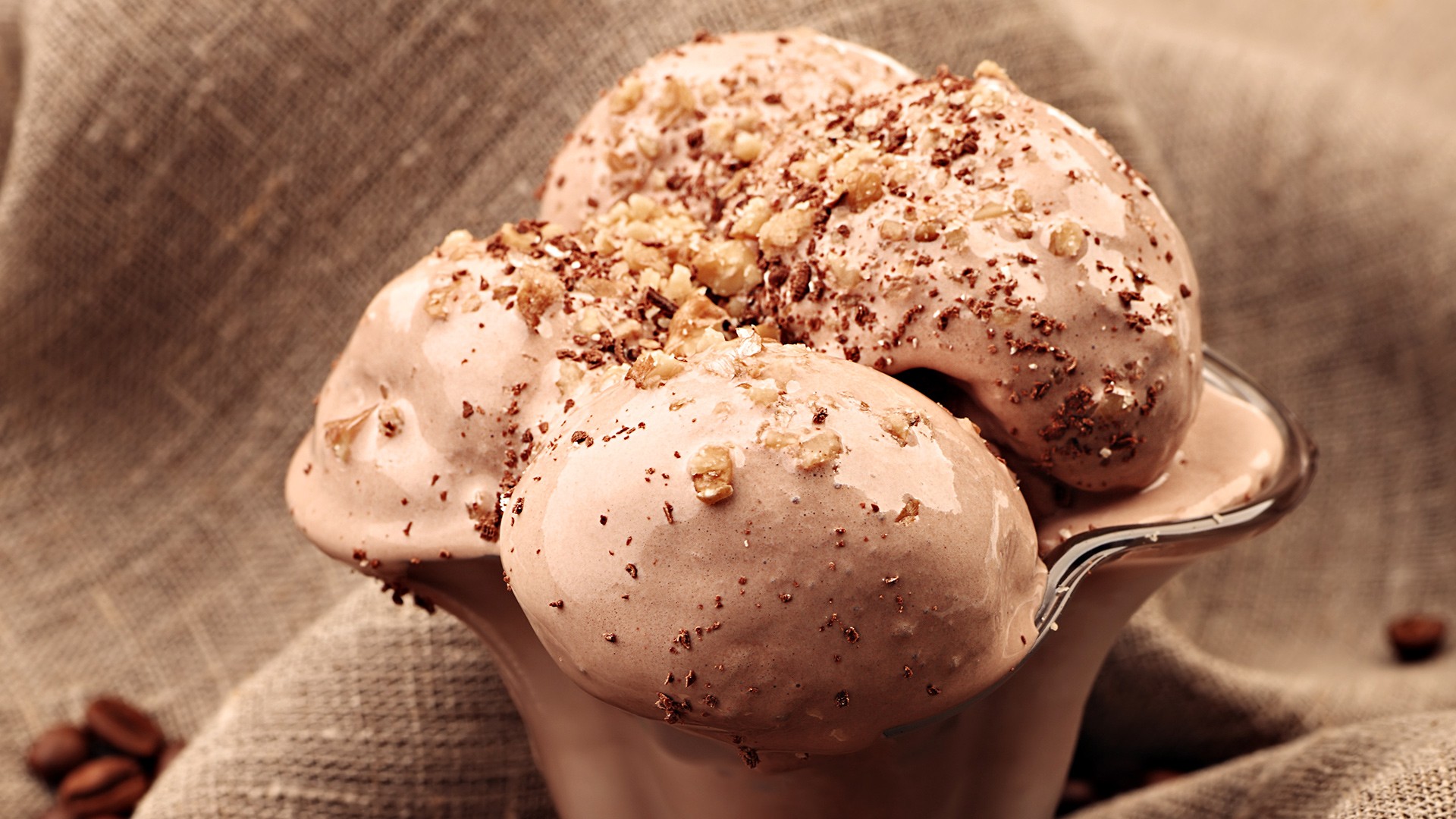 Мороженое с шоколадной крошкой