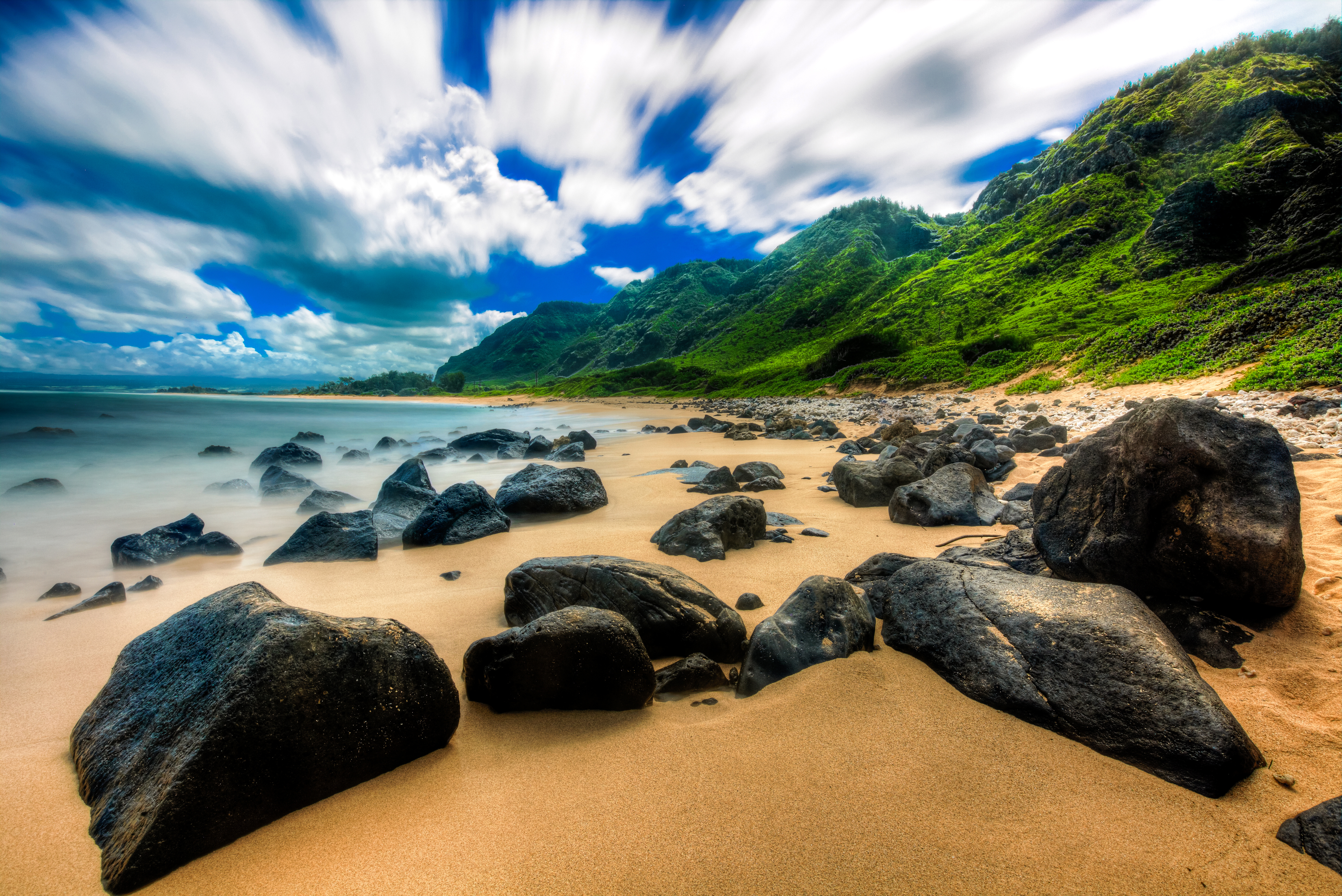 1526942 télécharger le fond d'écran terre/nature, côte, plage, nuage, hawaii, montagne, la nature, le sable, ciel, pierre, tropiques - économiseurs d'écran et images gratuitement