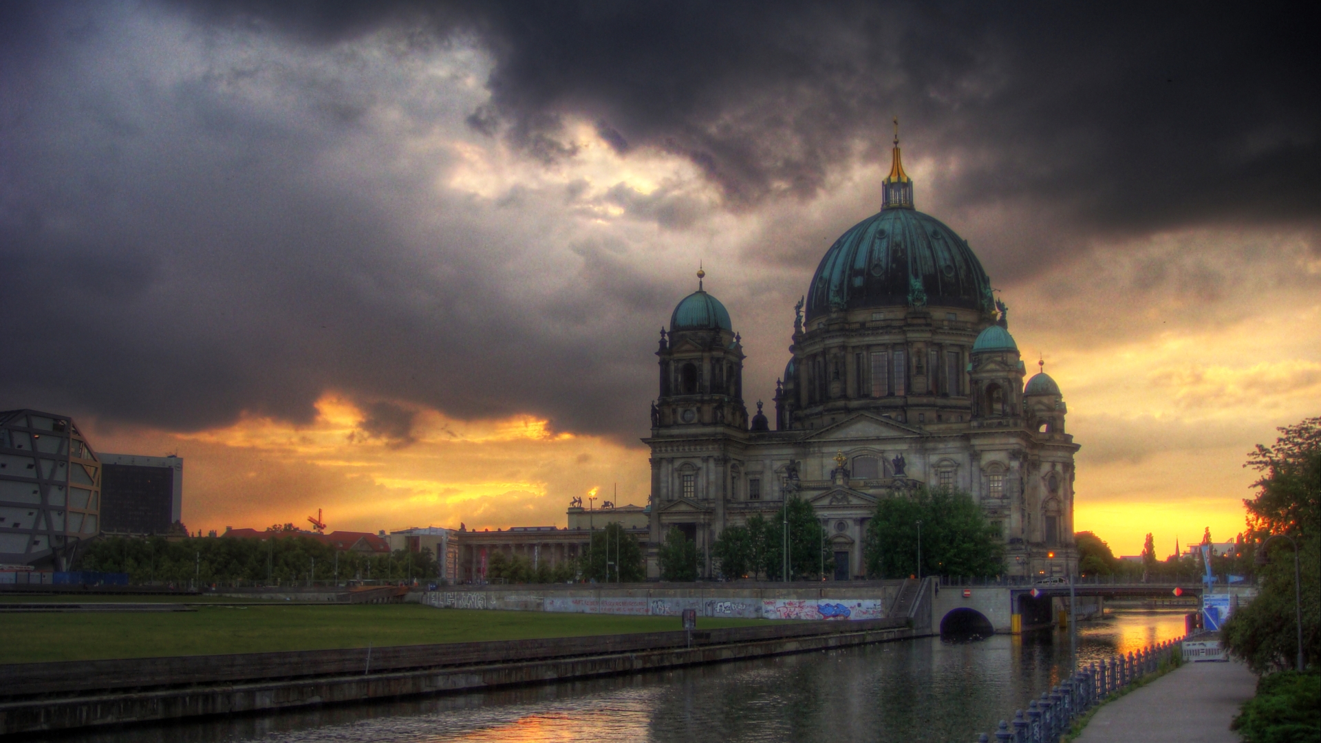Берлинский кафедральный собор закат