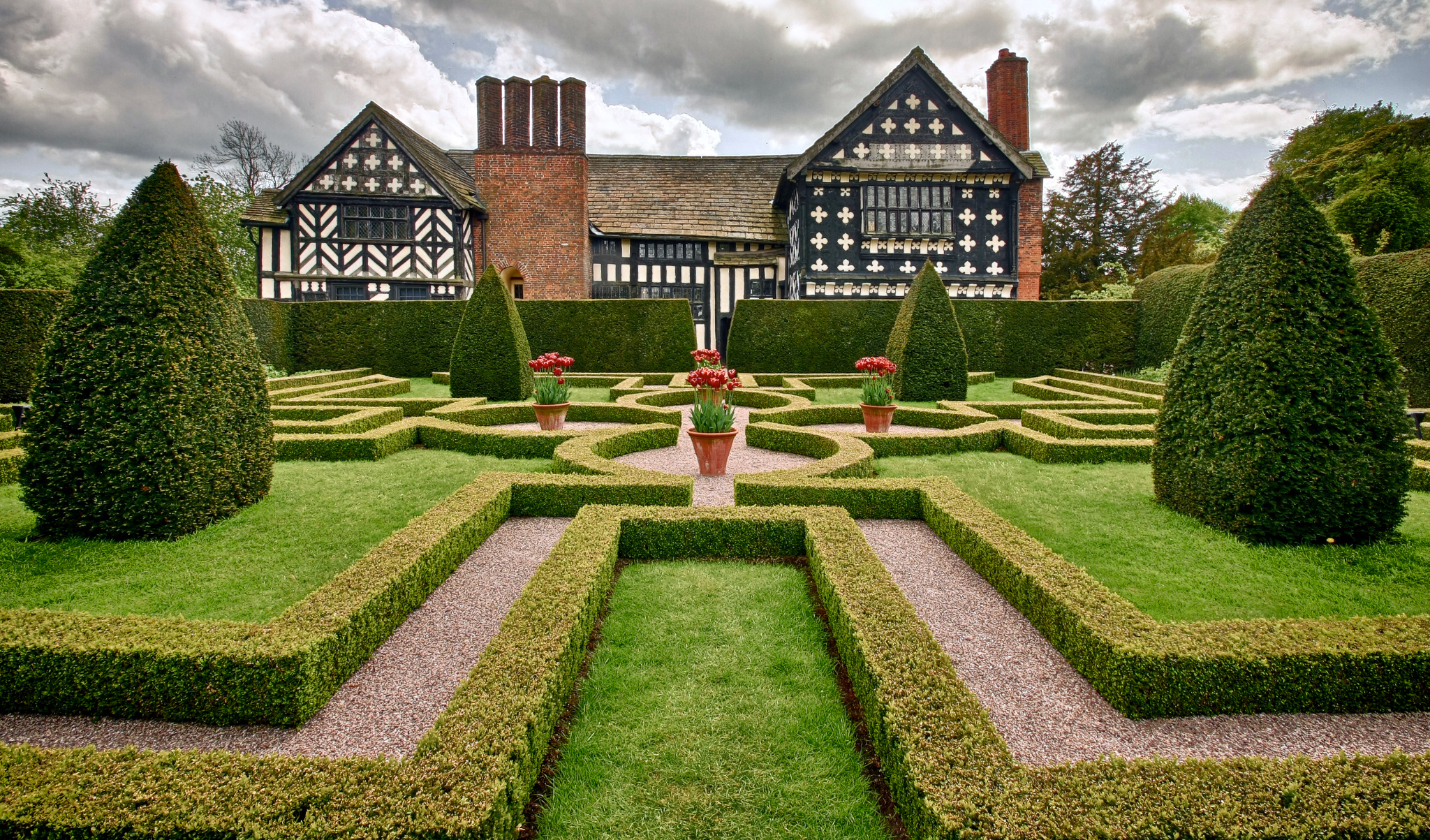 Garden of england. Усадьба Литл-Моретон-Холл. Сады Мортон Холл Англия. Гарден парк Англия. Сад Англии графство Кент.