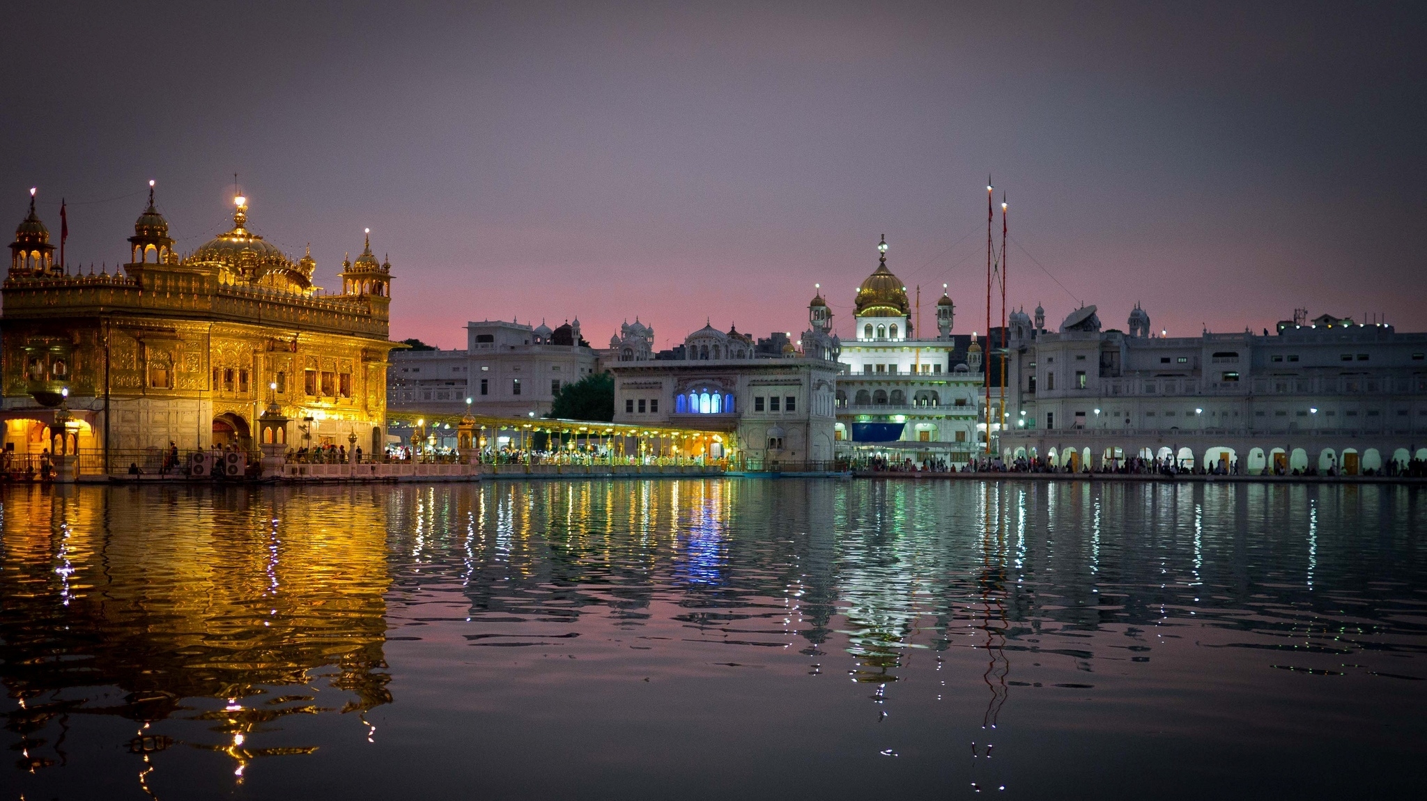 Laden Sie das Reflexion, Harmandir Sahib, Amritsar, Punjab, Abend, Stadt, Tempel, Wasser, Indien, Städte-Bild kostenlos auf Ihren PC-Desktop herunter