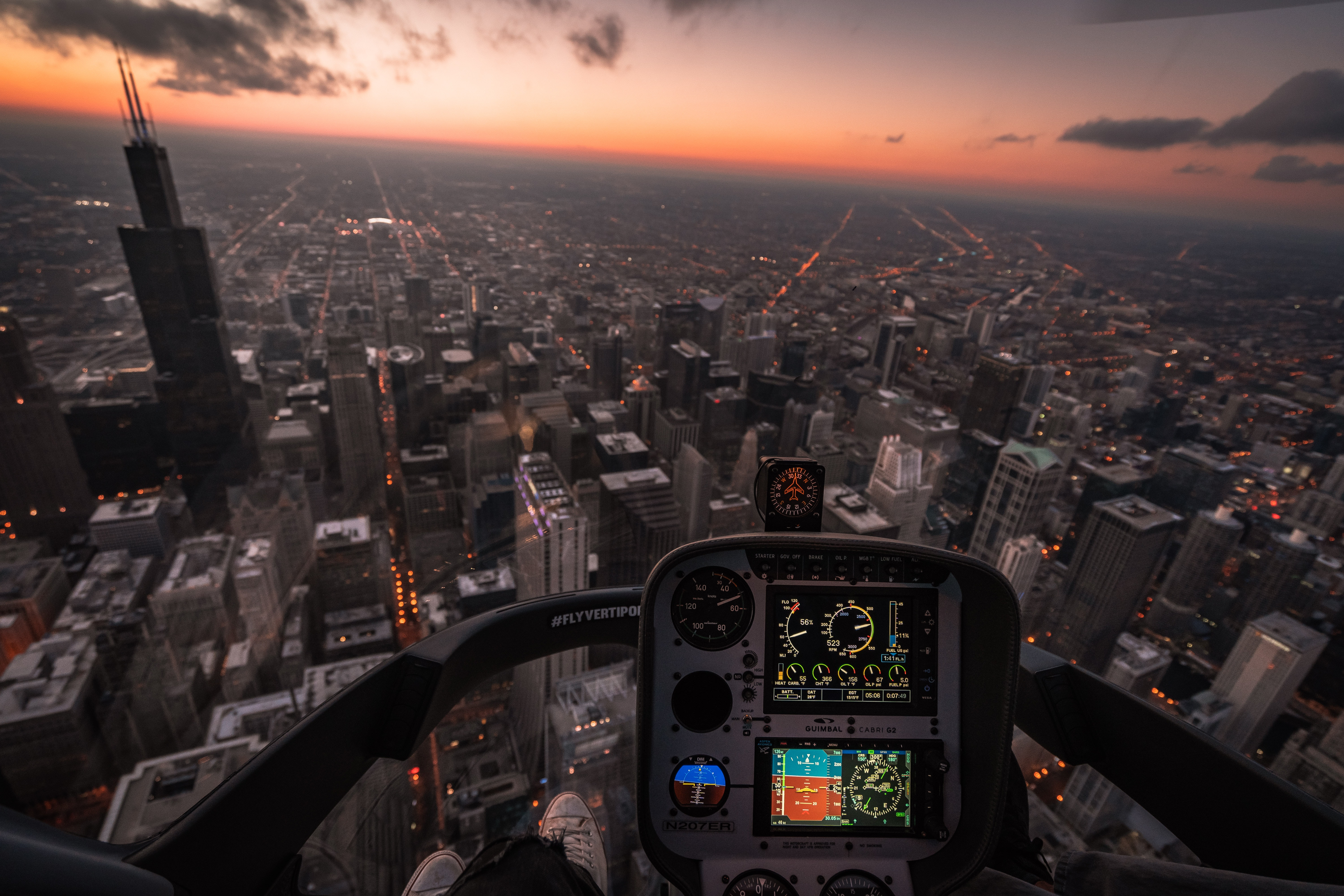 156071 descargar fondo de pantalla aviones, vista desde arriba, aviación, ciudades, ciudad, vuelo, cabina, control, administración: protectores de pantalla e imágenes gratis