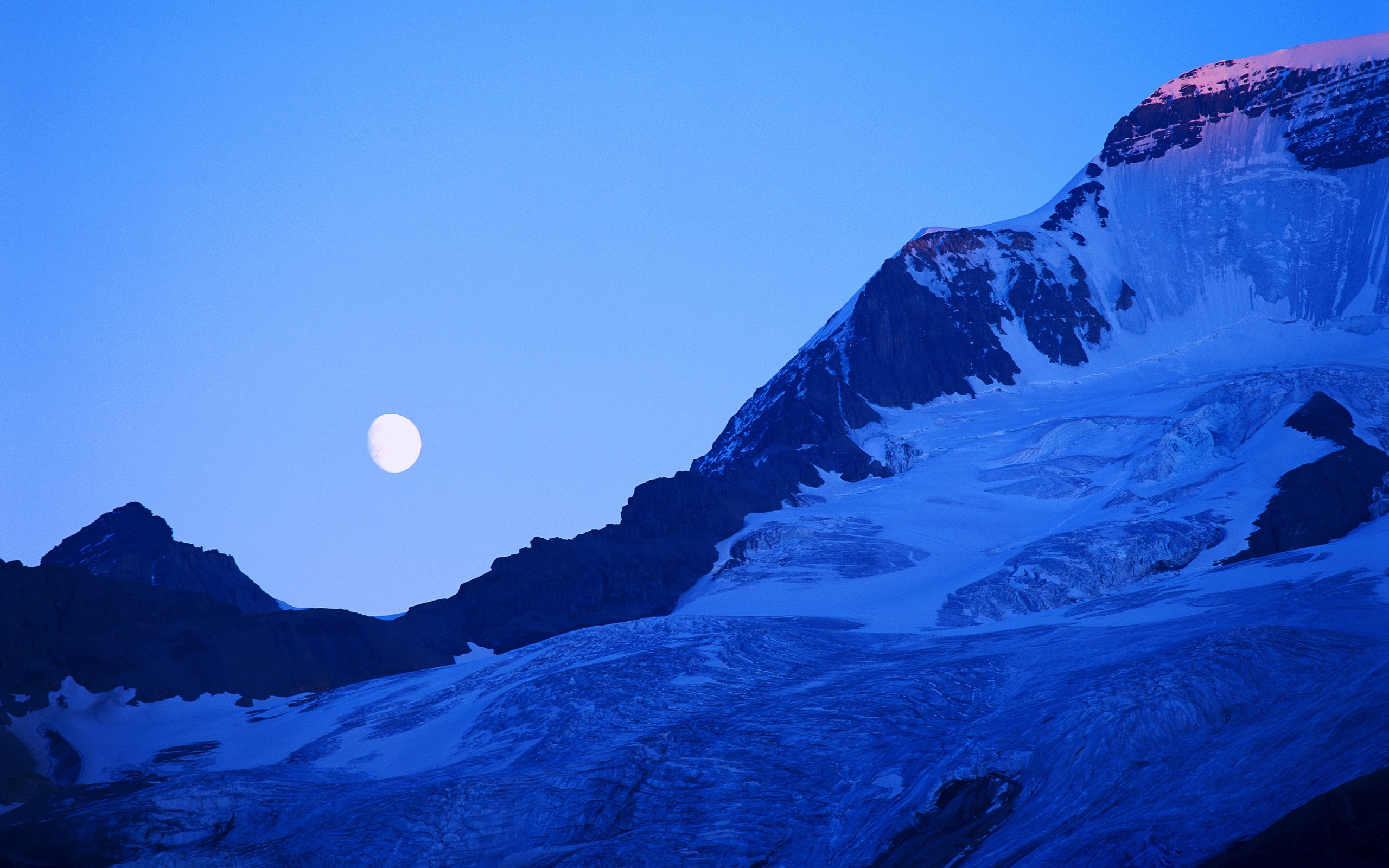 Темно синие вершины гор 1 изрытые. Куинджи Эльбрус. Куинджи Эльбрус снежные вершины. Куинджи Эльбрус вечером.