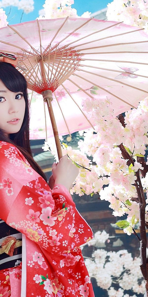 Азиатская женщина в костюме и с зонтиком обои на телефон. Гейша Сакура. Blossom woman