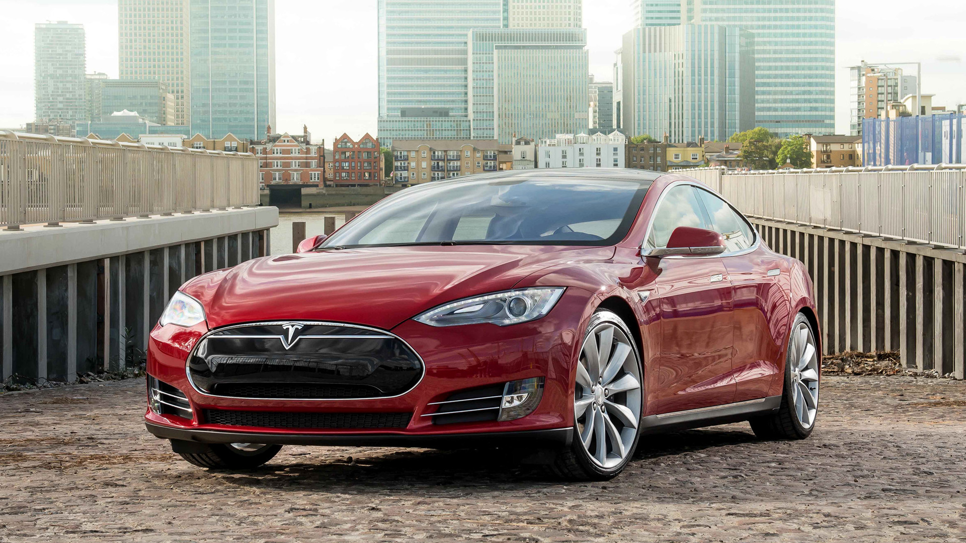 Машина Tesla model s 2014