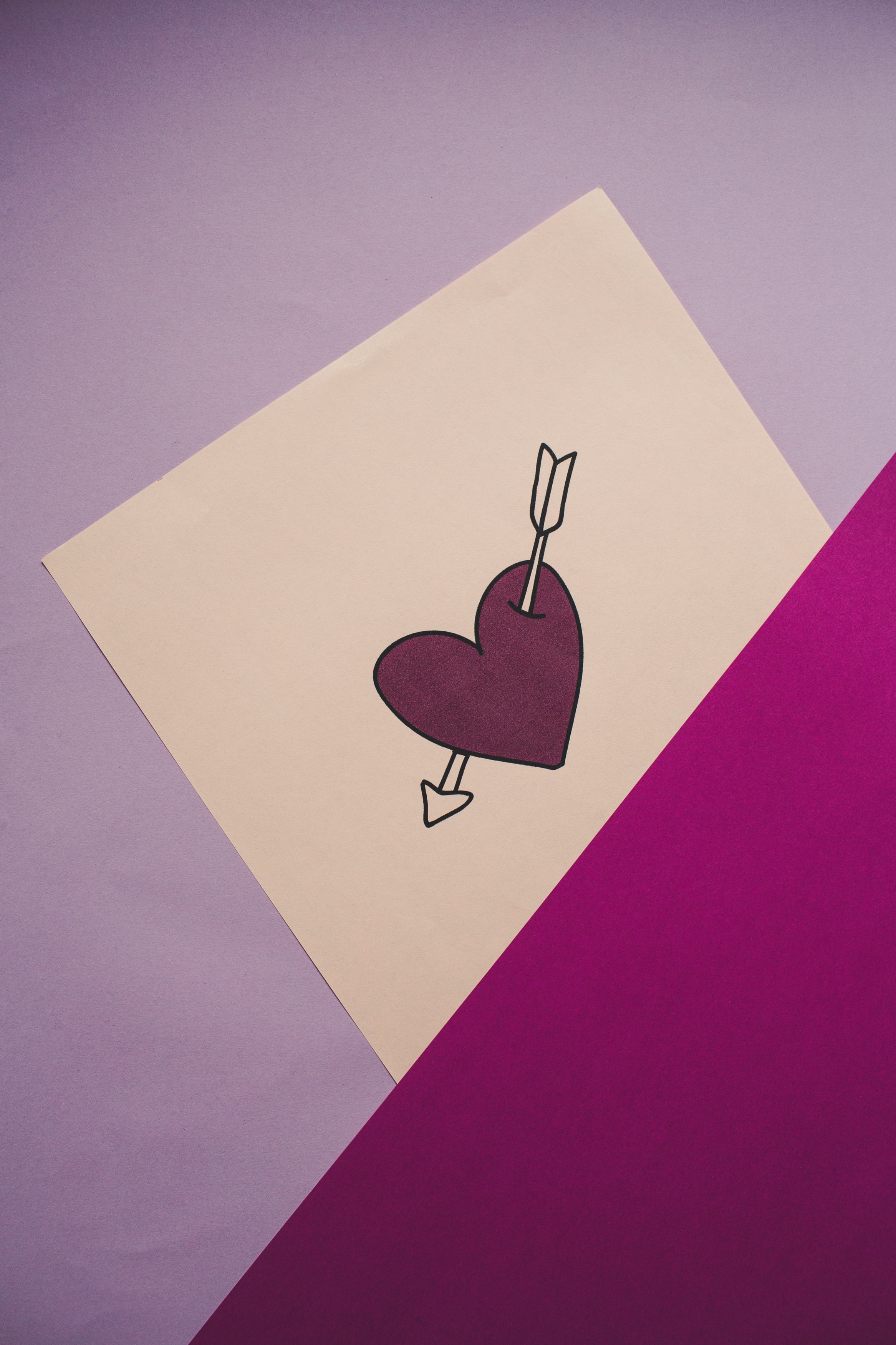 Téléchargez des papiers peints mobile Flèche, Papier, Un Cœur, Cœur, Amour gratuitement.