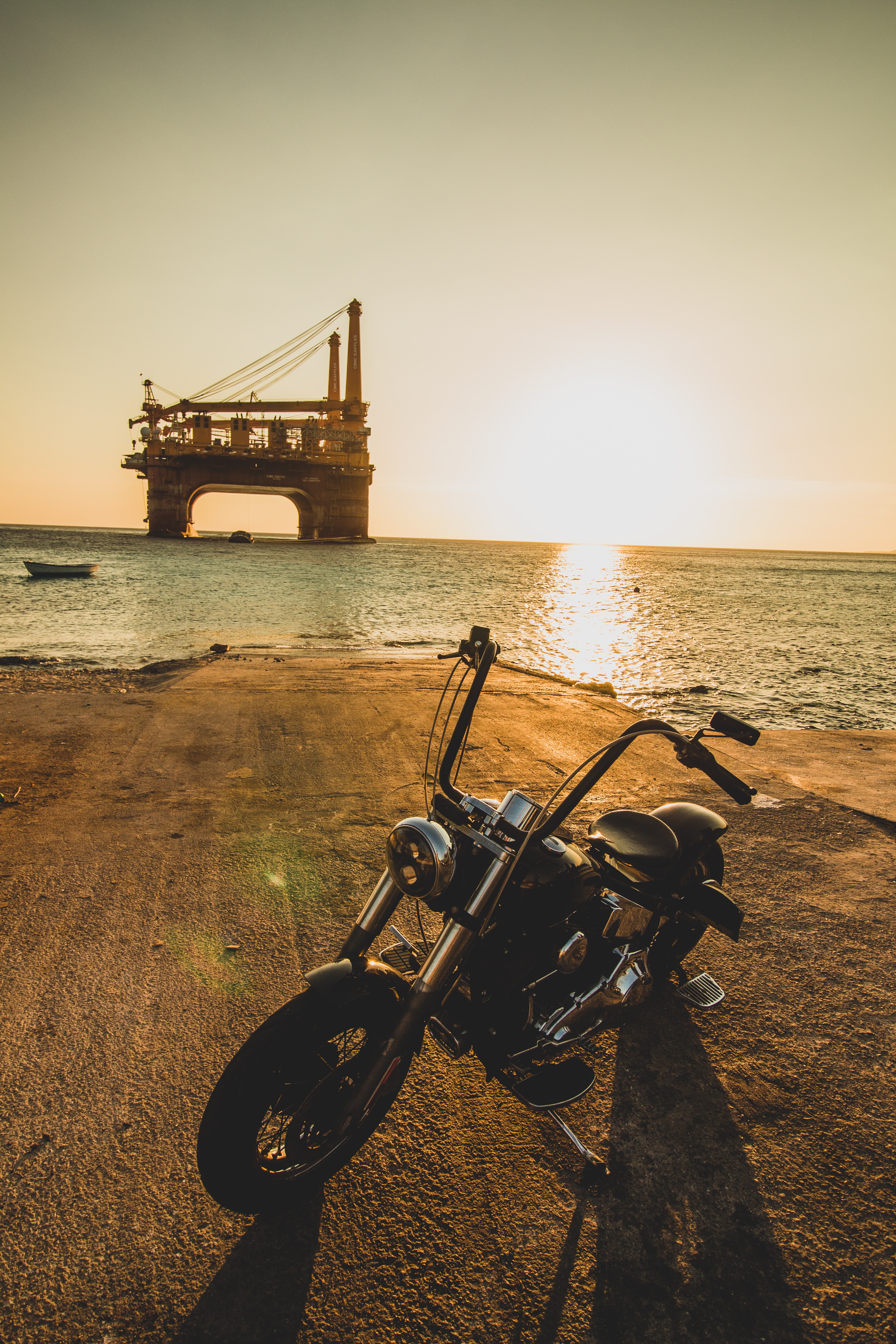 Laden Sie das Motorräder, Das Schwarze, Zerhacker, Motorrad, Fahrrad, Chopper, Strand-Bild kostenlos auf Ihren PC-Desktop herunter