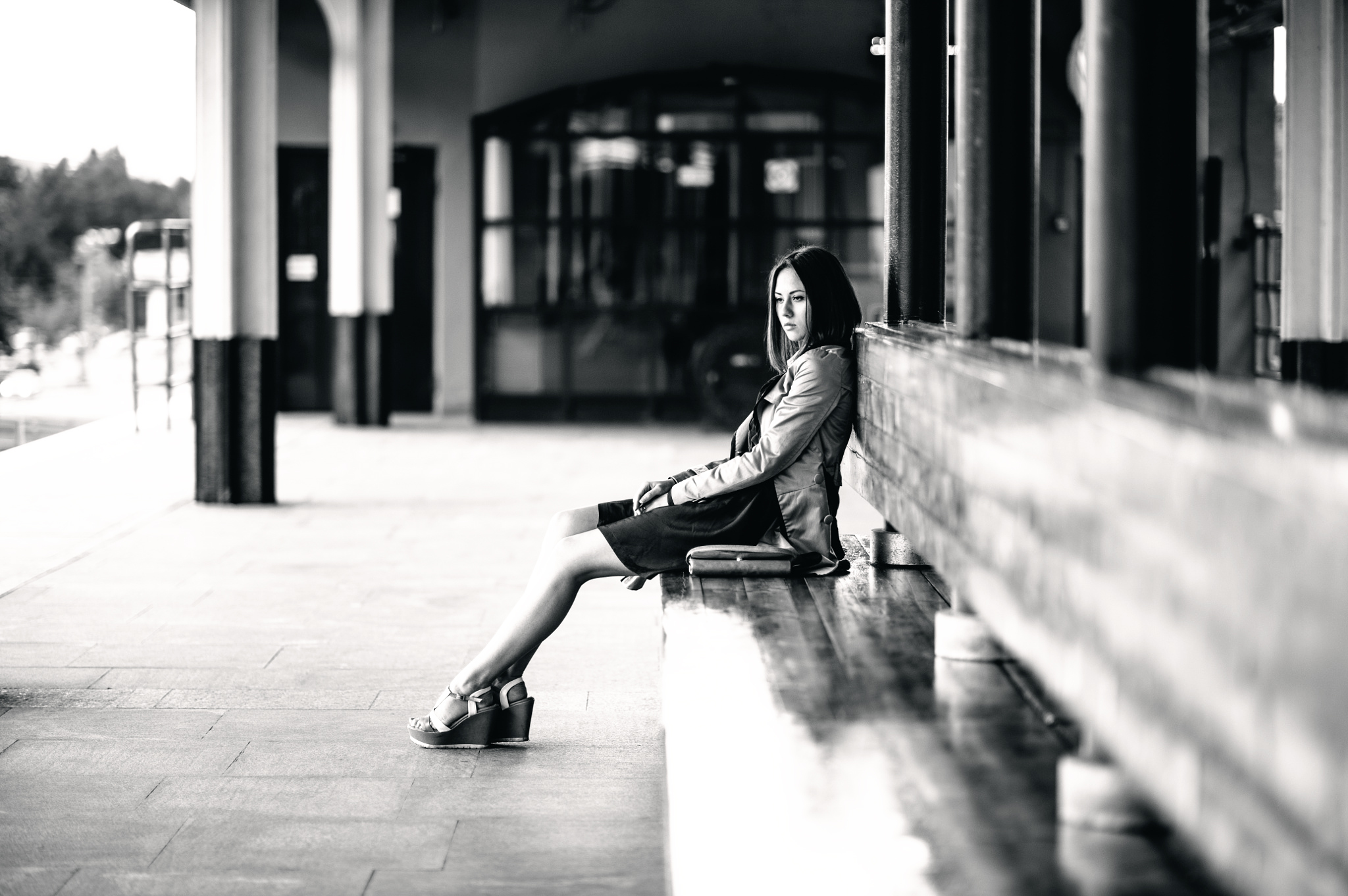 Черное белое фото грустное. Модель Кэтрин Тимохина. Одинокая девушка. Это одиночество. Одиночество девушка.