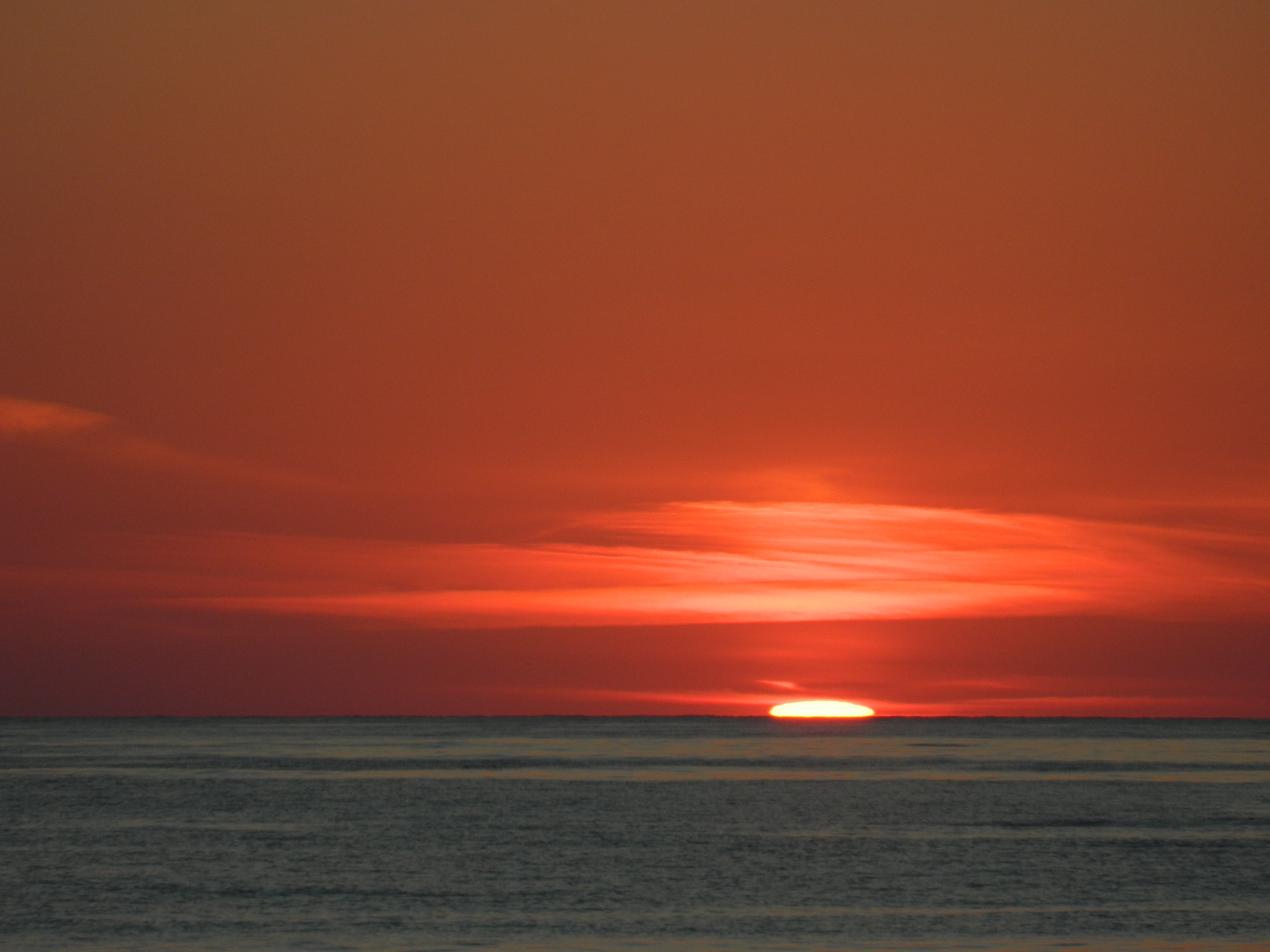 Handy-Wallpaper Sunset, Sun, Landschaft, Sky, Sea kostenlos herunterladen.