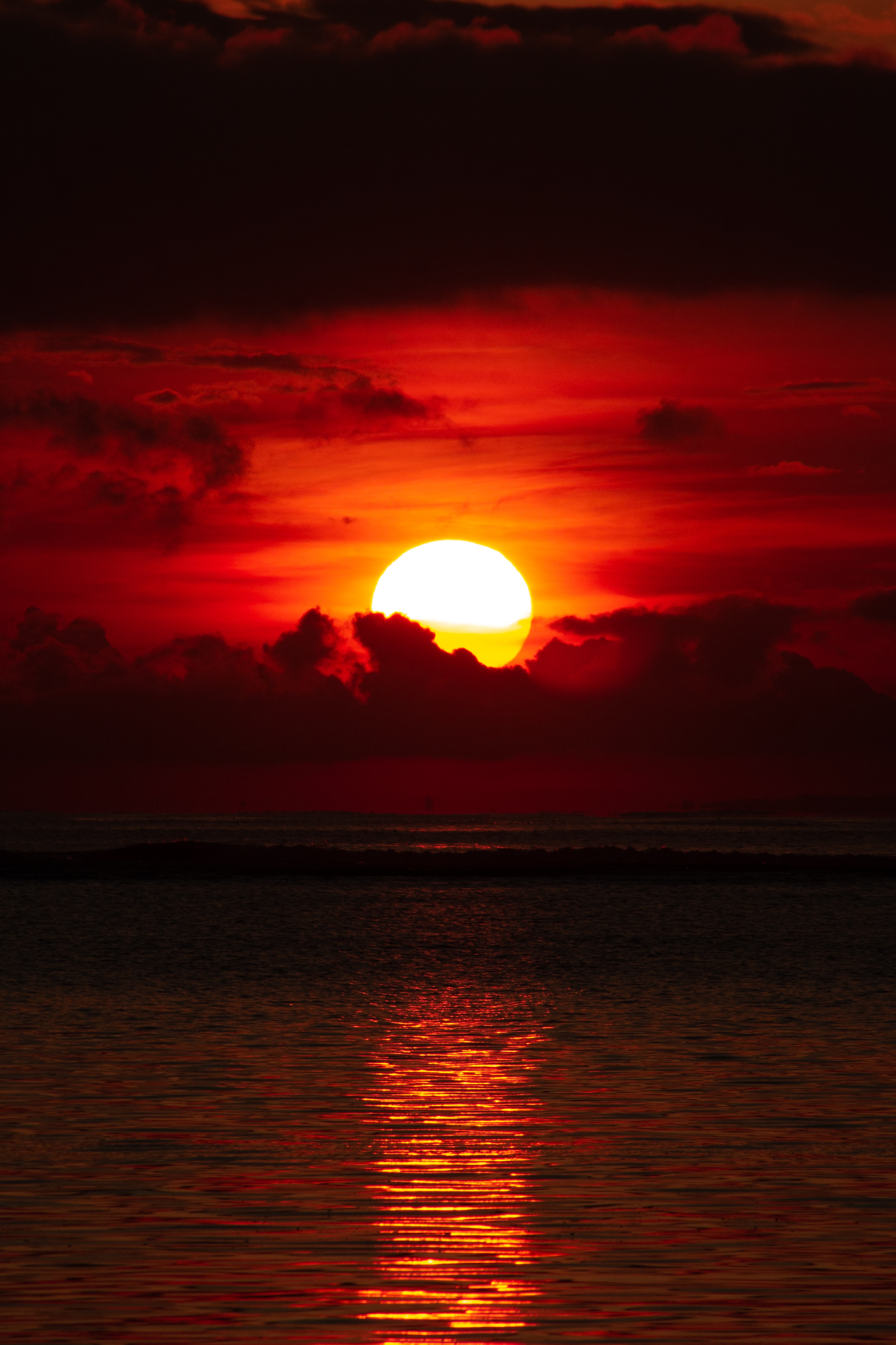 141686 Hintergrundbild herunterladen natur, sunset, sea, sun, clouds, dämmerung, twilight - Bildschirmschoner und Bilder kostenlos