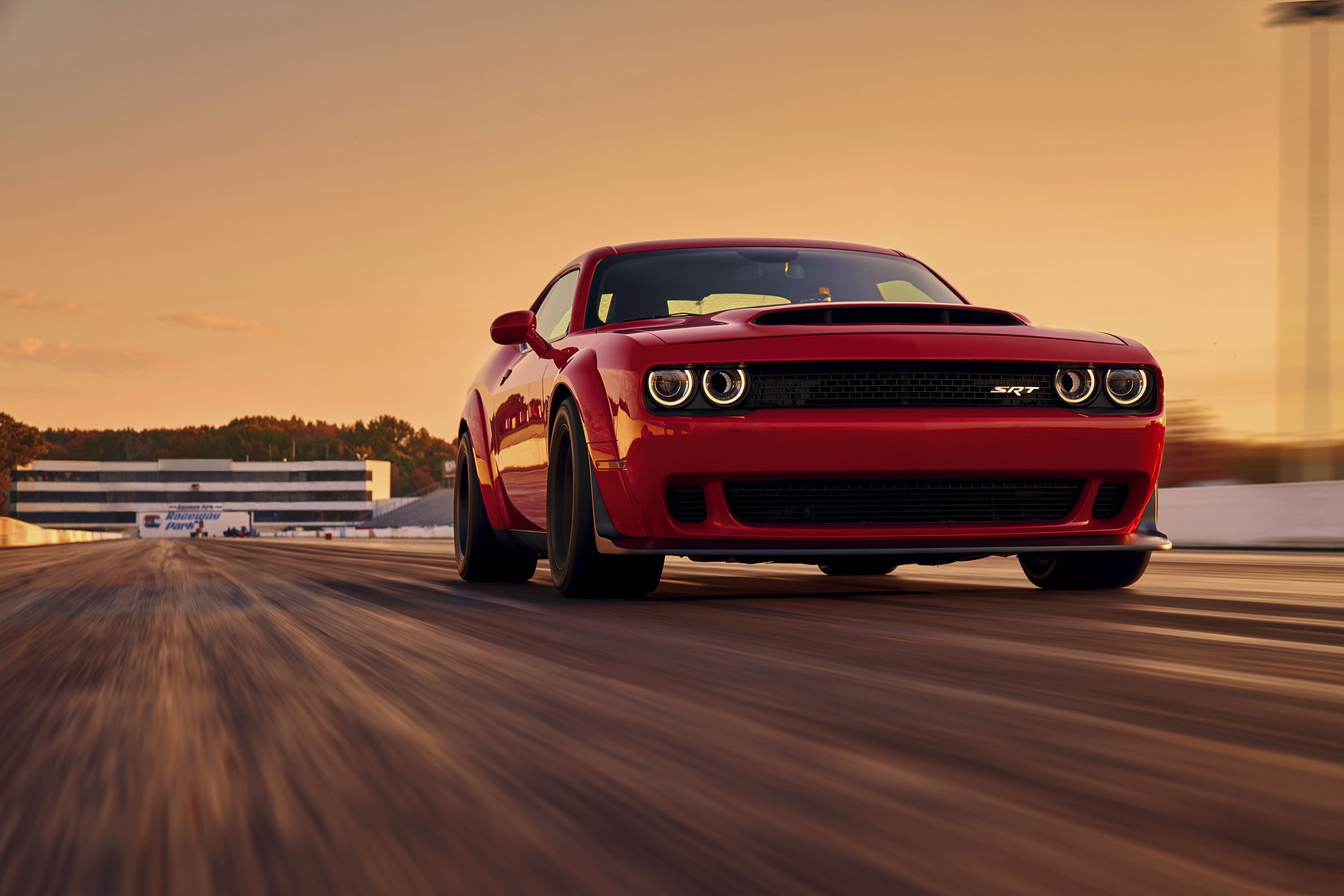 Dodge demon разгон. Додж Челленджер СРТ Хеллкат. Додж Челленджер 2021. Dodge Challenger srt Hellcat.