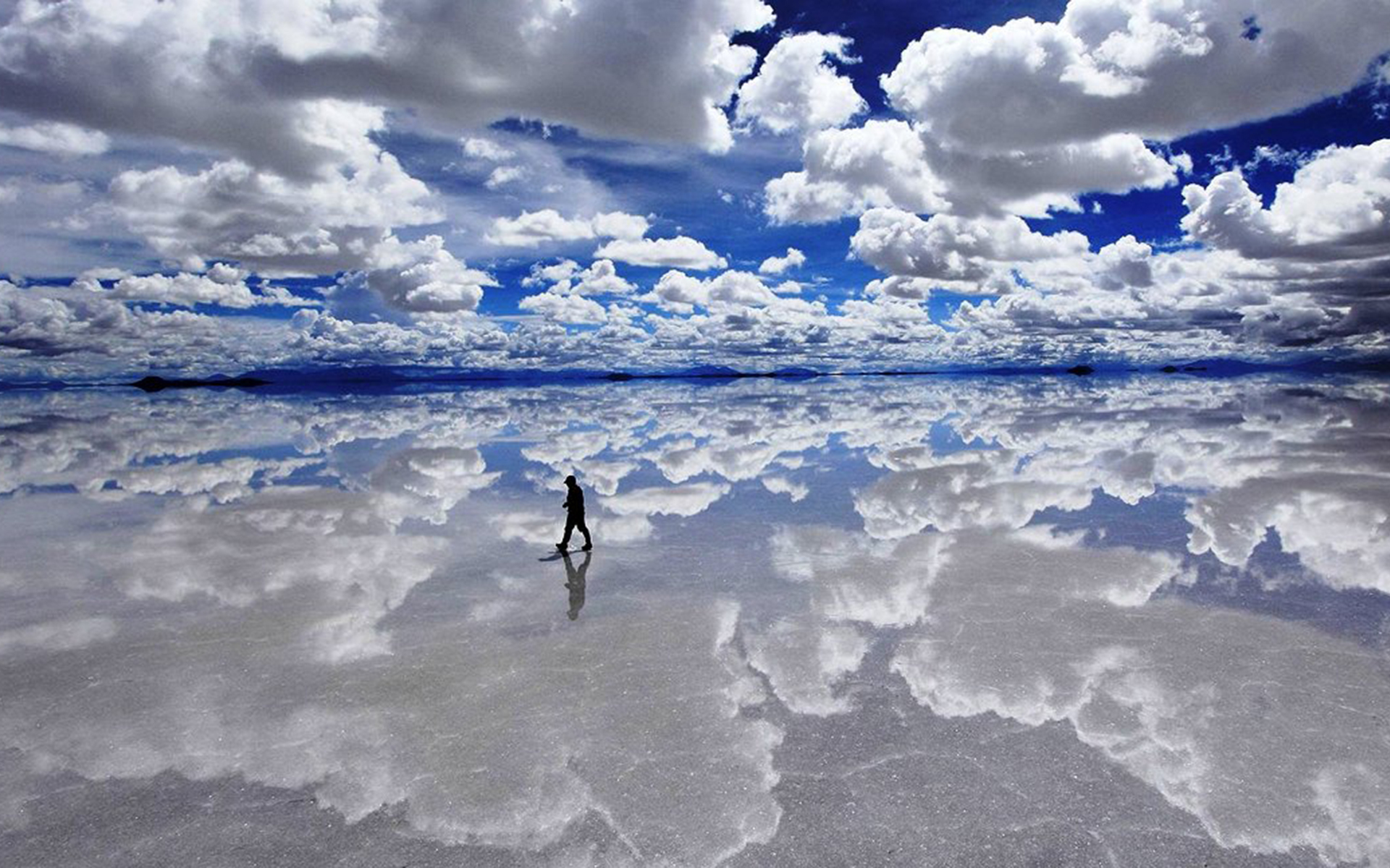 Озеро в боливии. Салар де Уюни Боливия. Солончак Уюни Боливия. Озеро Уюни в Боливии. Соляное озеро Салар-де-Уюни.