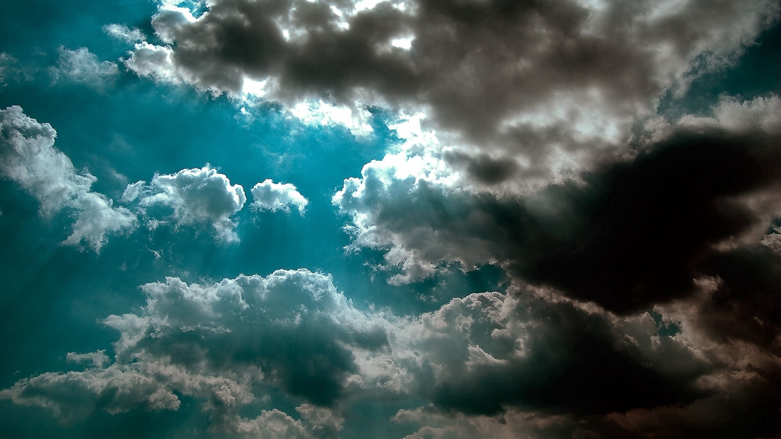 61805 Hintergrundbild herunterladen natur, sky, clouds, scheinen, licht, balken, strahlen, schatten, azurblau, azure - Bildschirmschoner und Bilder kostenlos