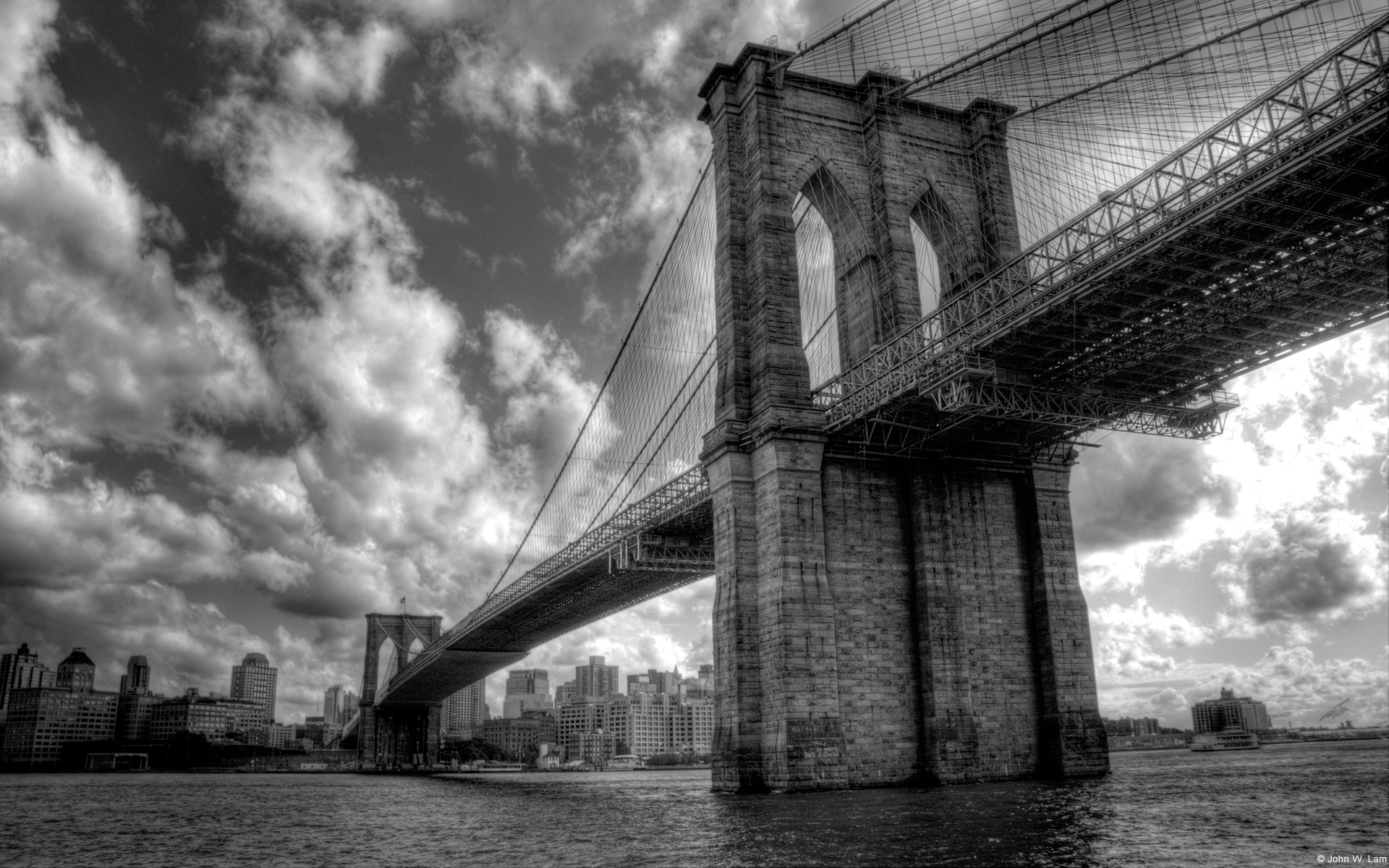 Бруклинский мост черно белый