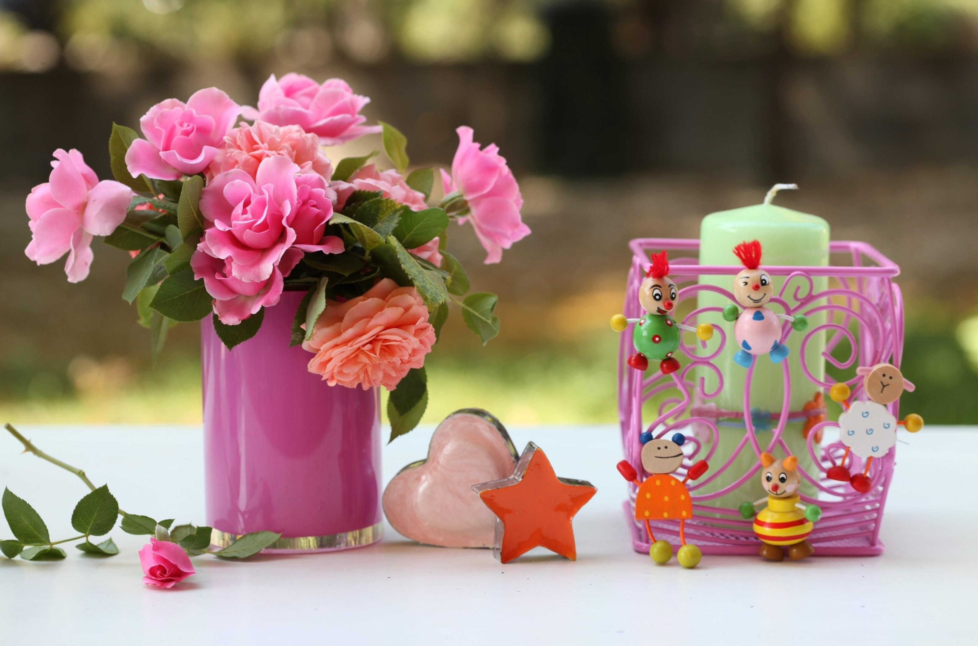 102251 descargar imagen flores, juguetes, jarrón, vela, candelero: fondos de pantalla y protectores de pantalla gratis